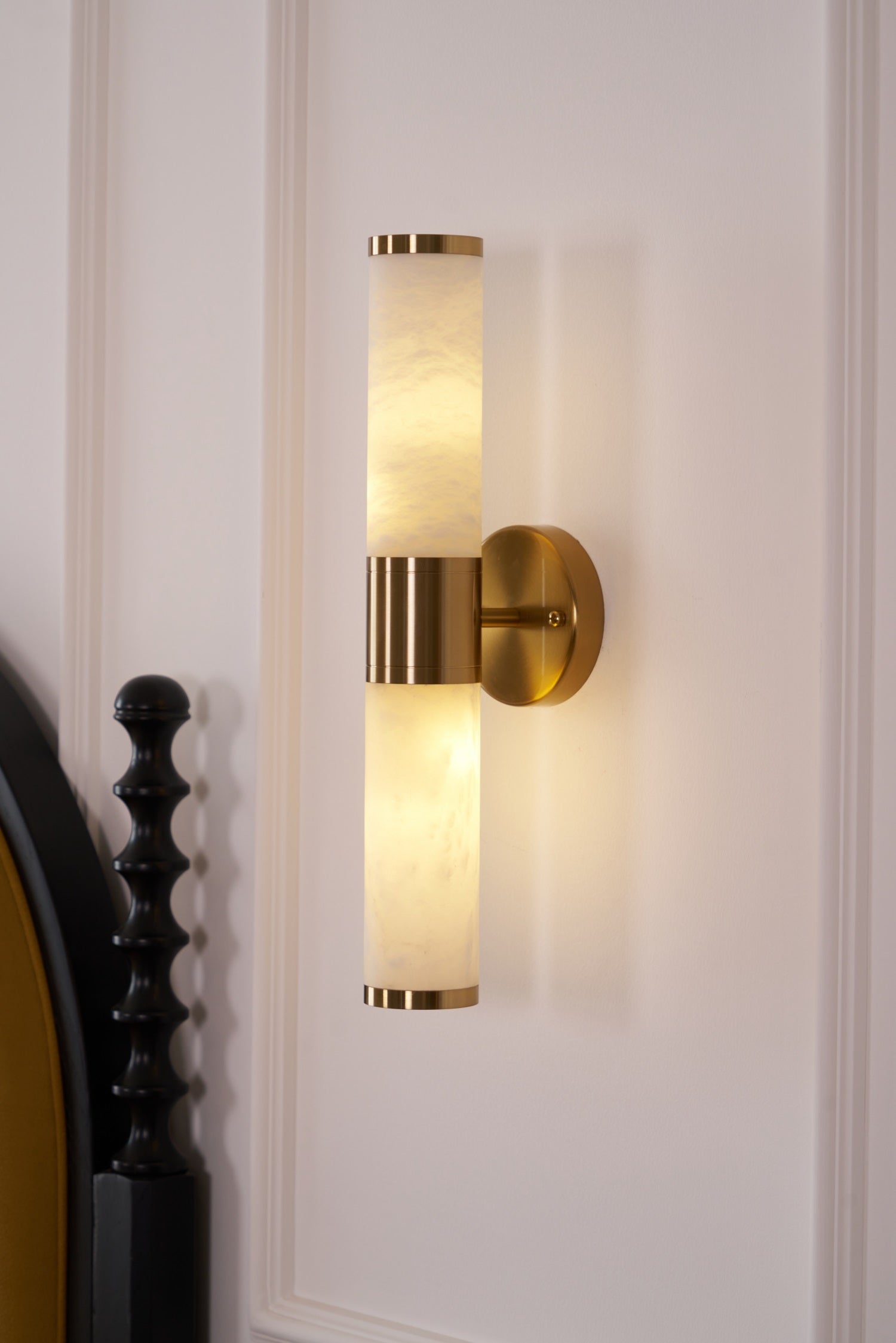 Kaia Minimalist Alabaster Wall Lamp - Neutralighting
