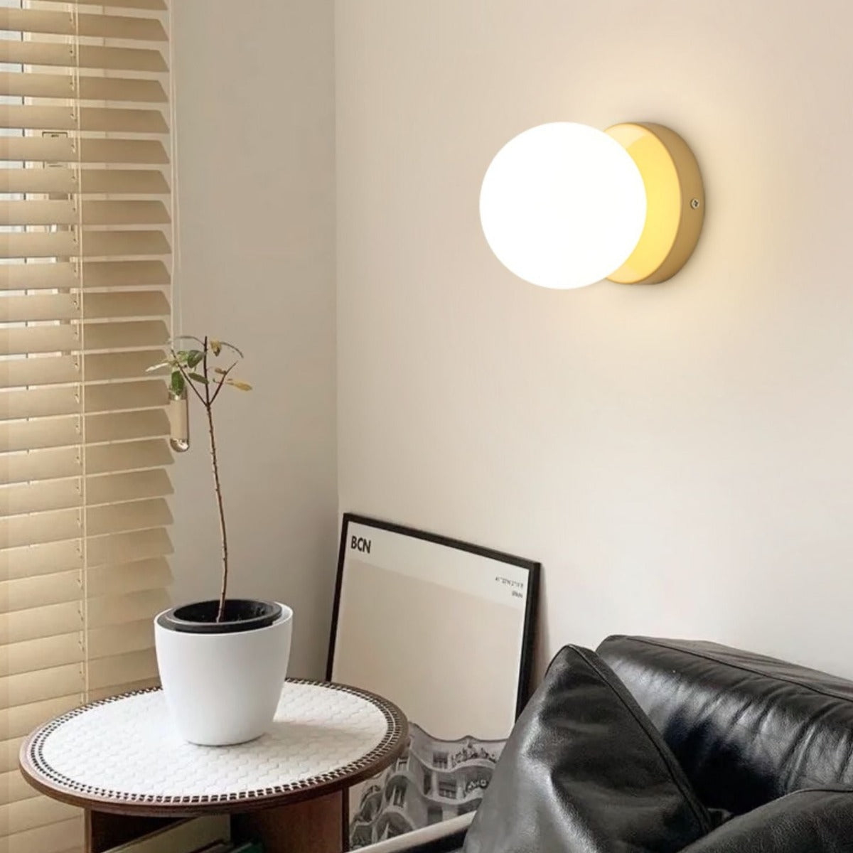 Aria Lampada da Parete Moderna LED in Metallo per Camera da Letto