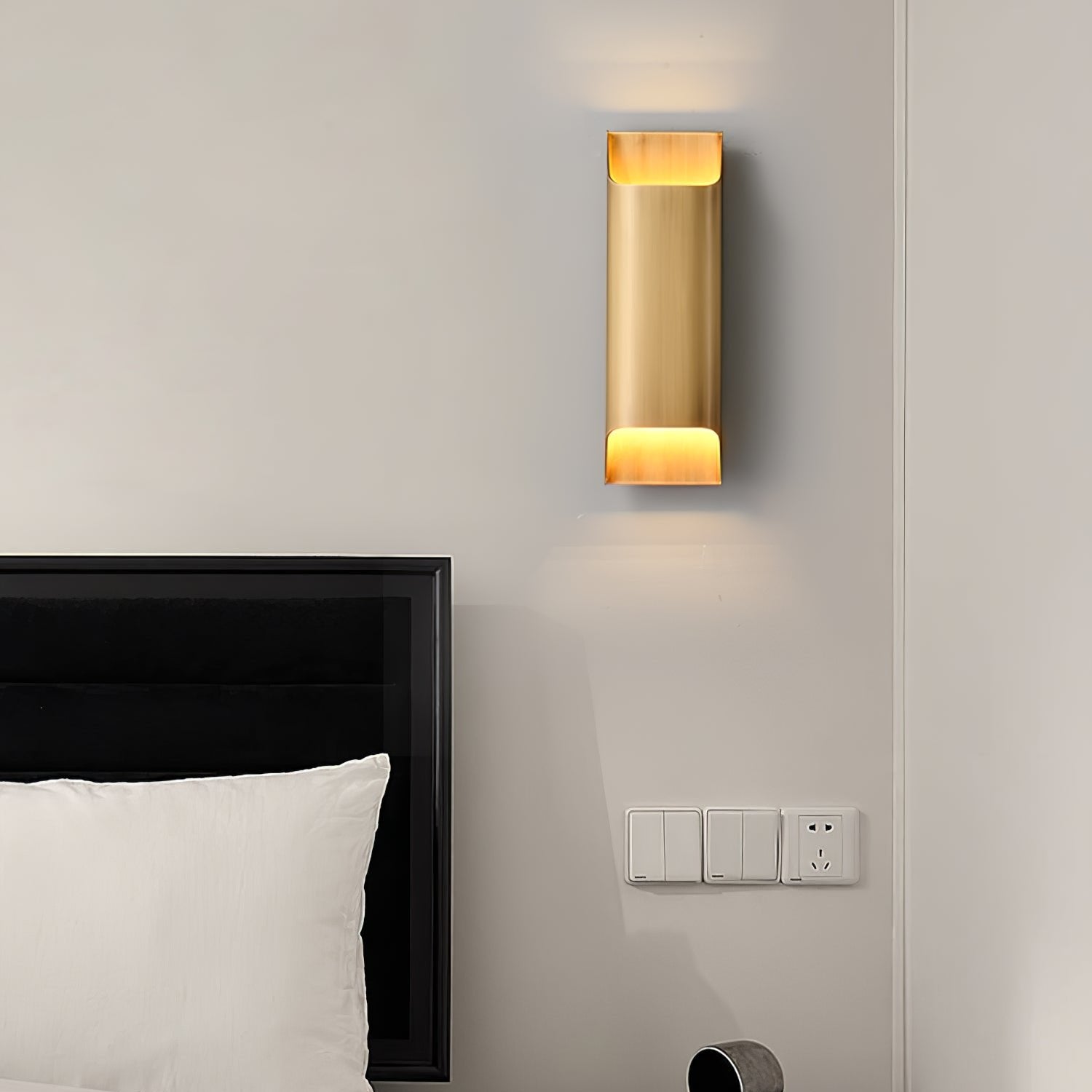 Leclerc Brass Wall Lamp - Blowlighting