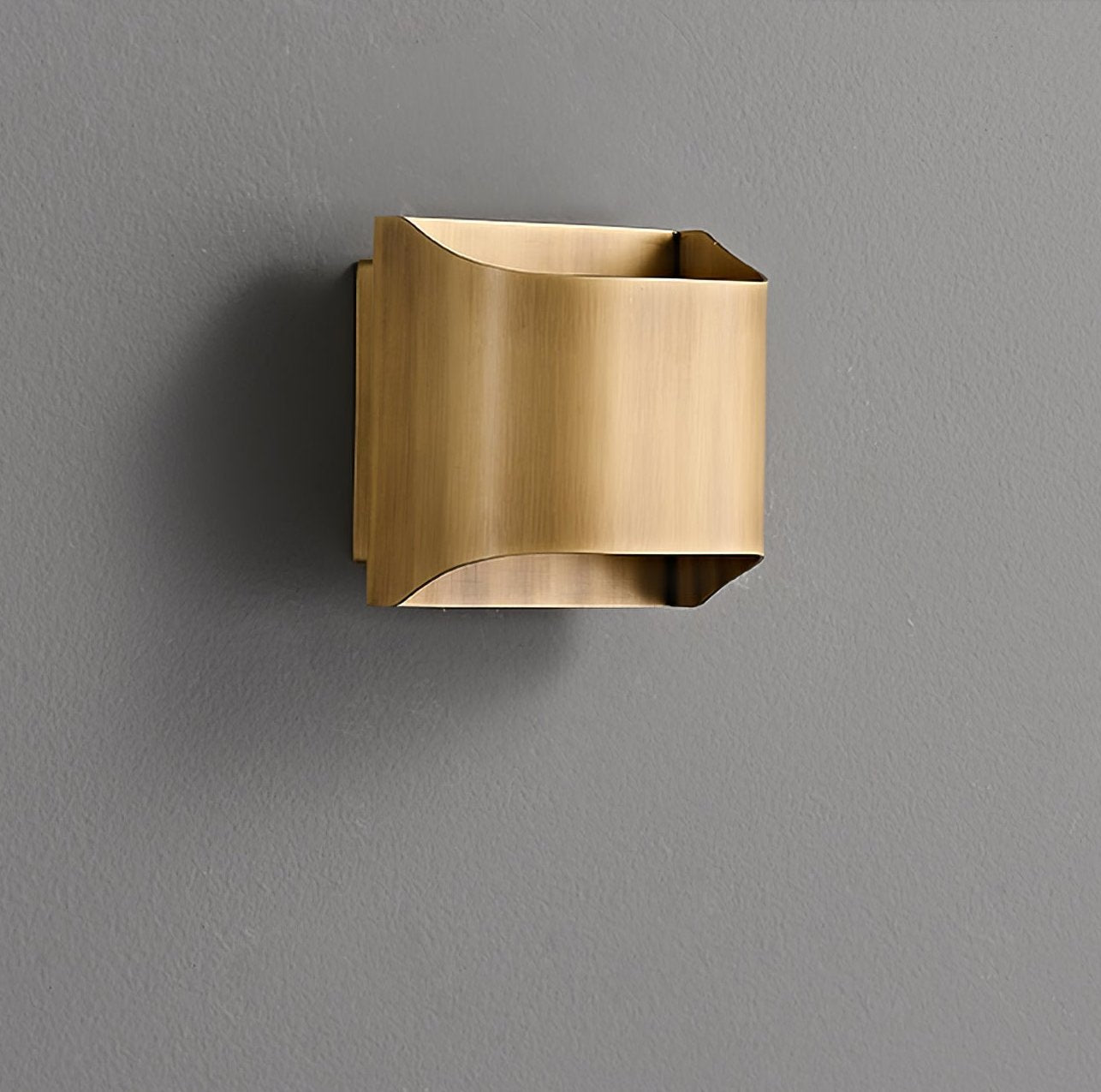 Leclerc Brass Wall Lamp - Blowlighting