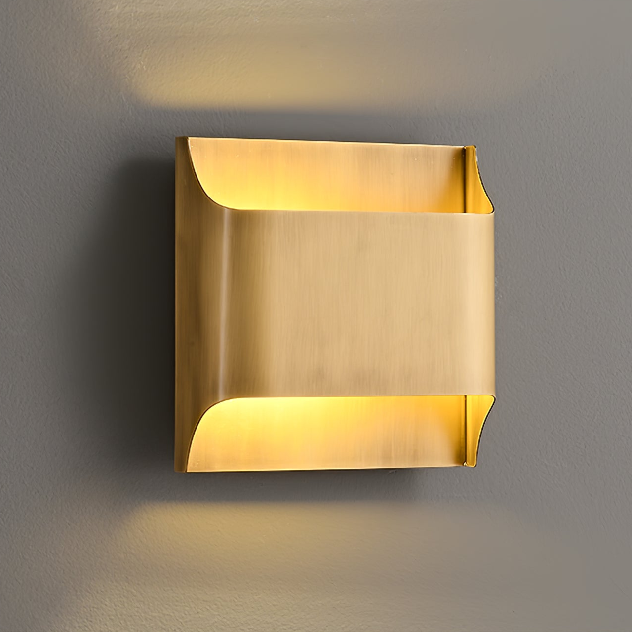 Leclerc Brass Wall Lamp - Blowlighting