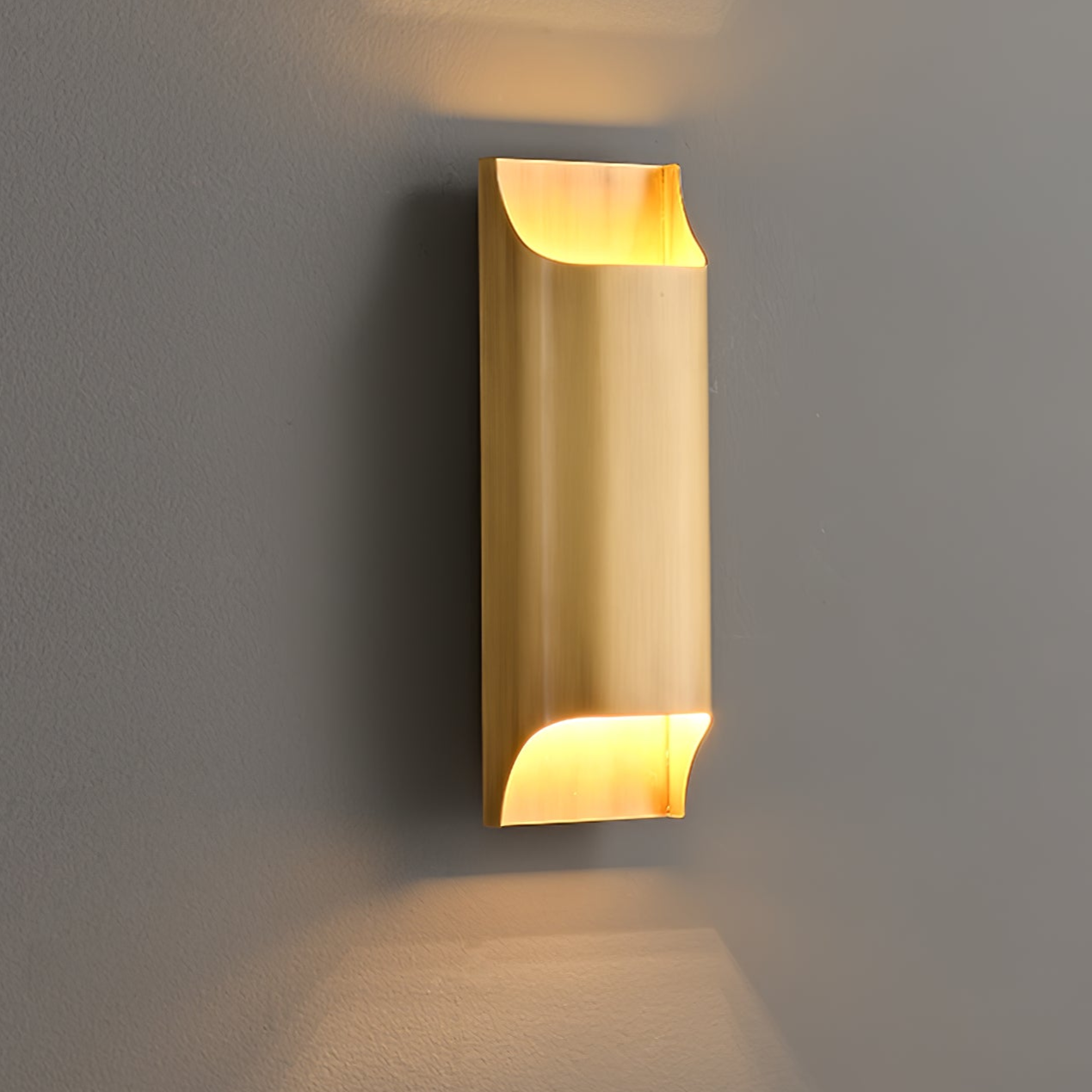 Leclerc Brass Wall Lamp - Blowlighting