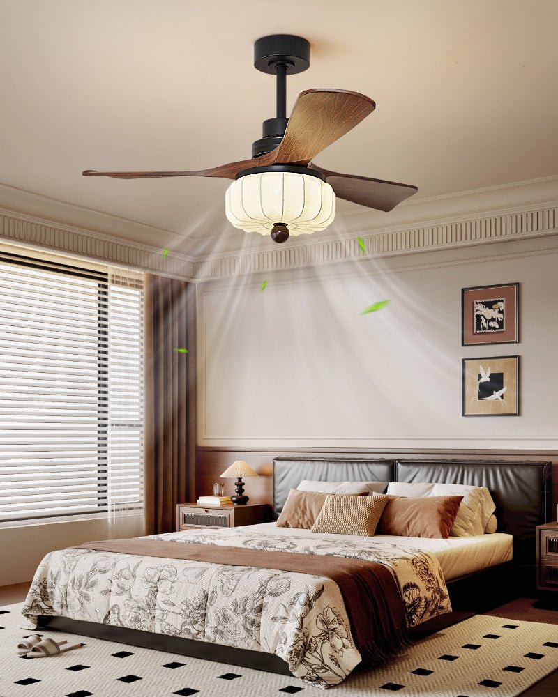 Ventilatore da soffitto vintage Svelk con luce e finitura noce
