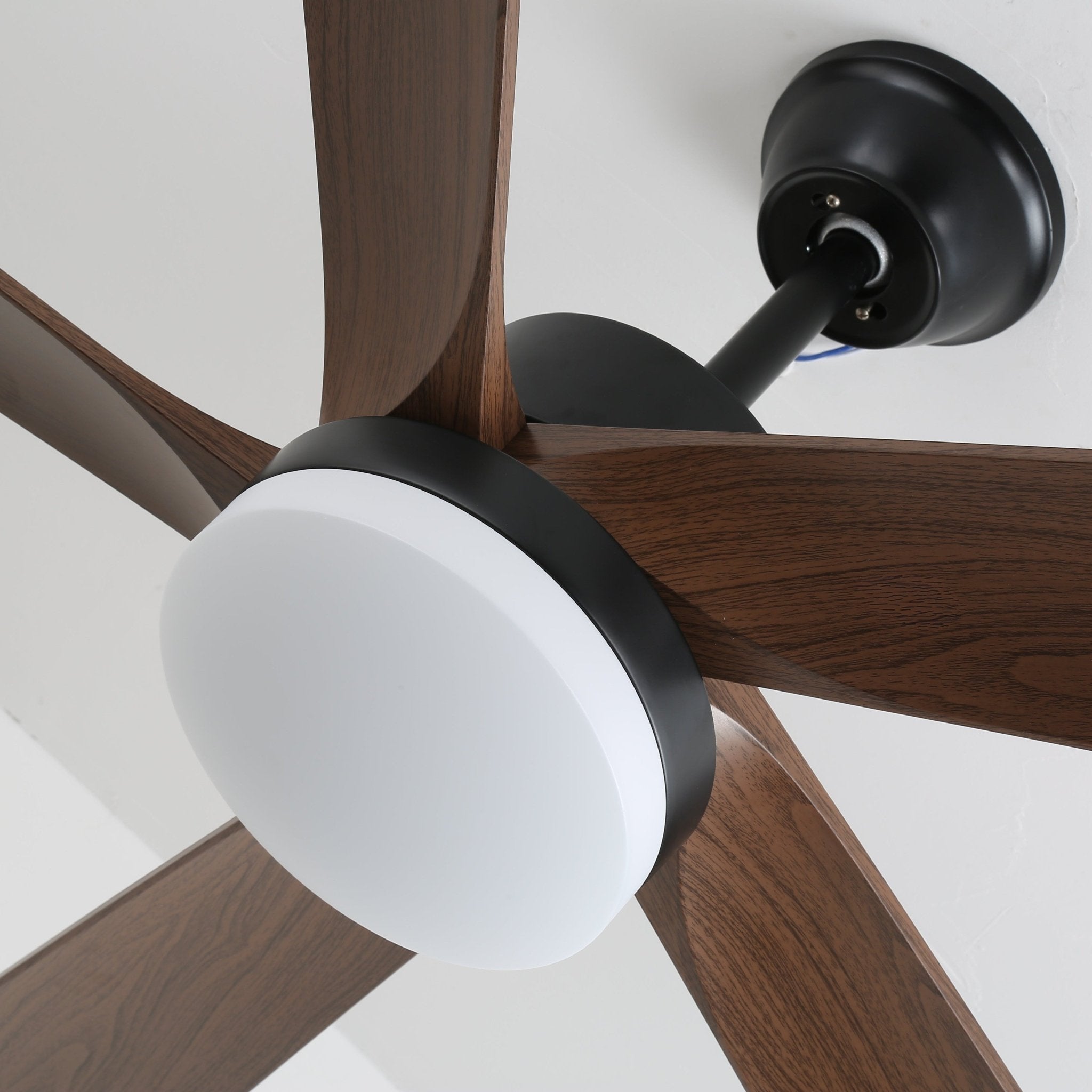 Schema che mostra le dimensioni del ventilatore Eryndor da 106cm con luce