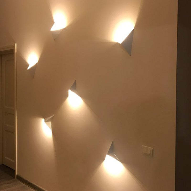 Arisha Moderno LED Applique Metallo Piccolo Geometrico Triangolo Soggiorno/Camera da Letto Minimalismo