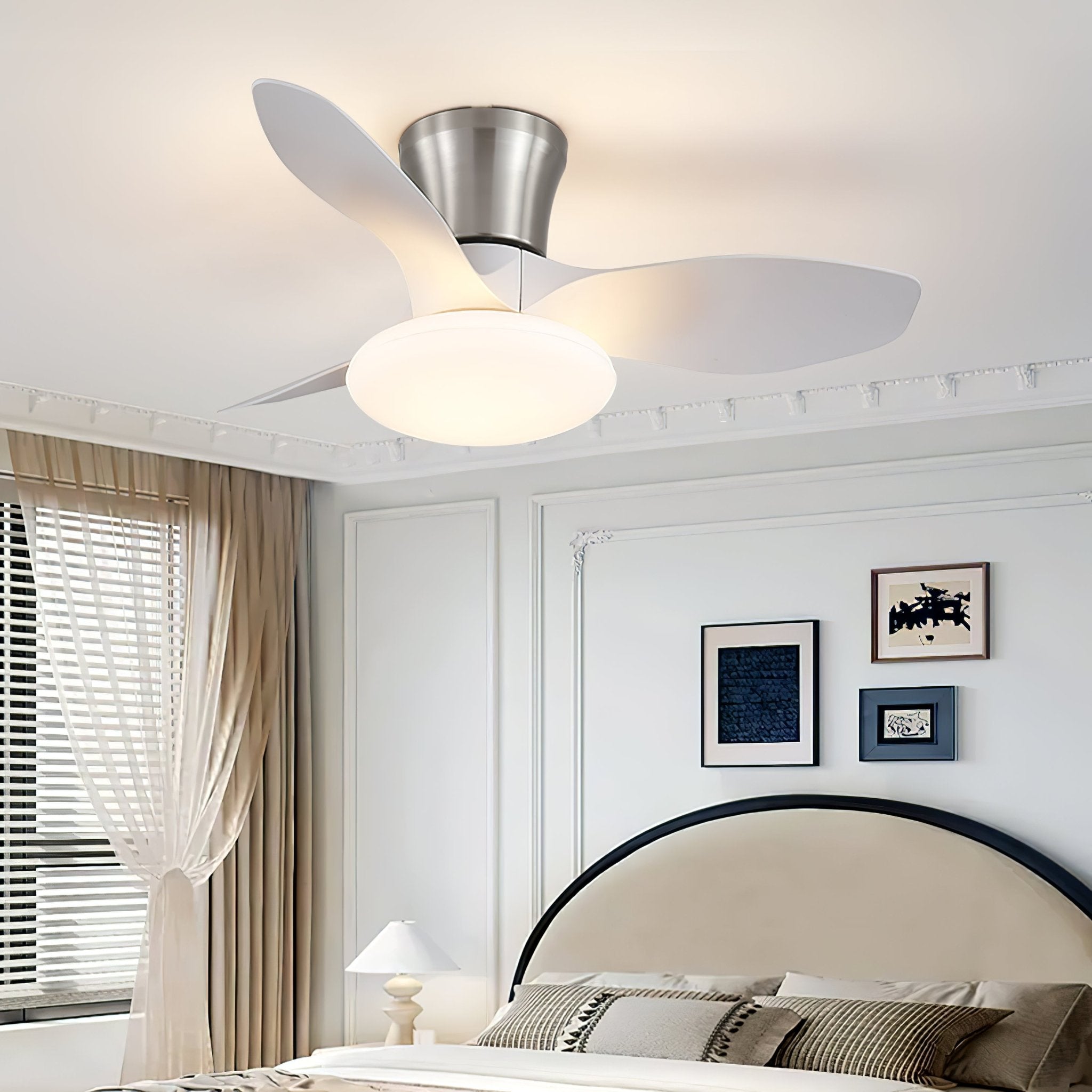 Ventilatore da Soffitto Velora Moderno in Legno con Luce, che mostra il controllo a 6 velocità