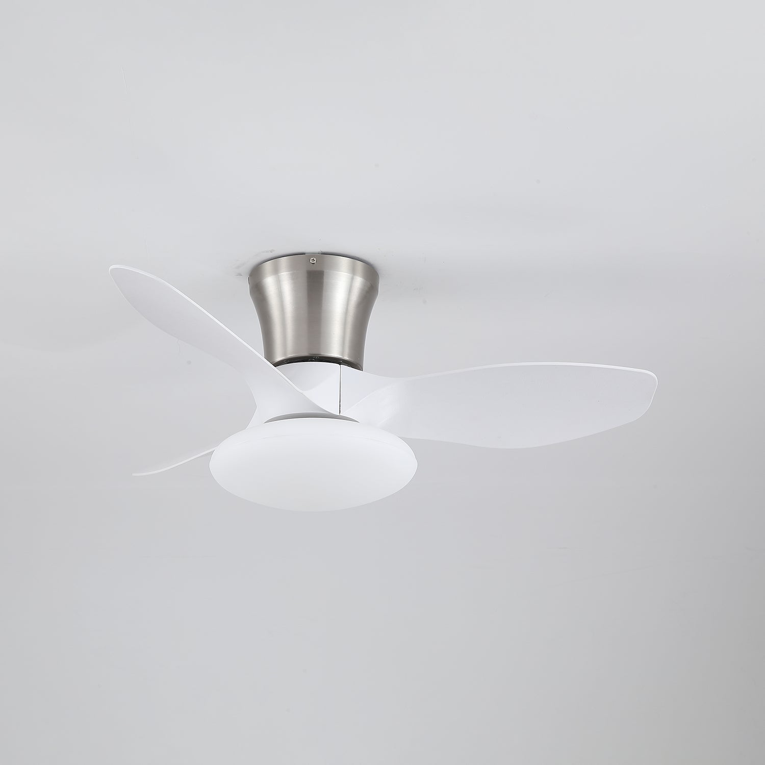 Ventilatore da Soffitto Velora Moderno in Legno con Luce, che mostra il collegamento a filo