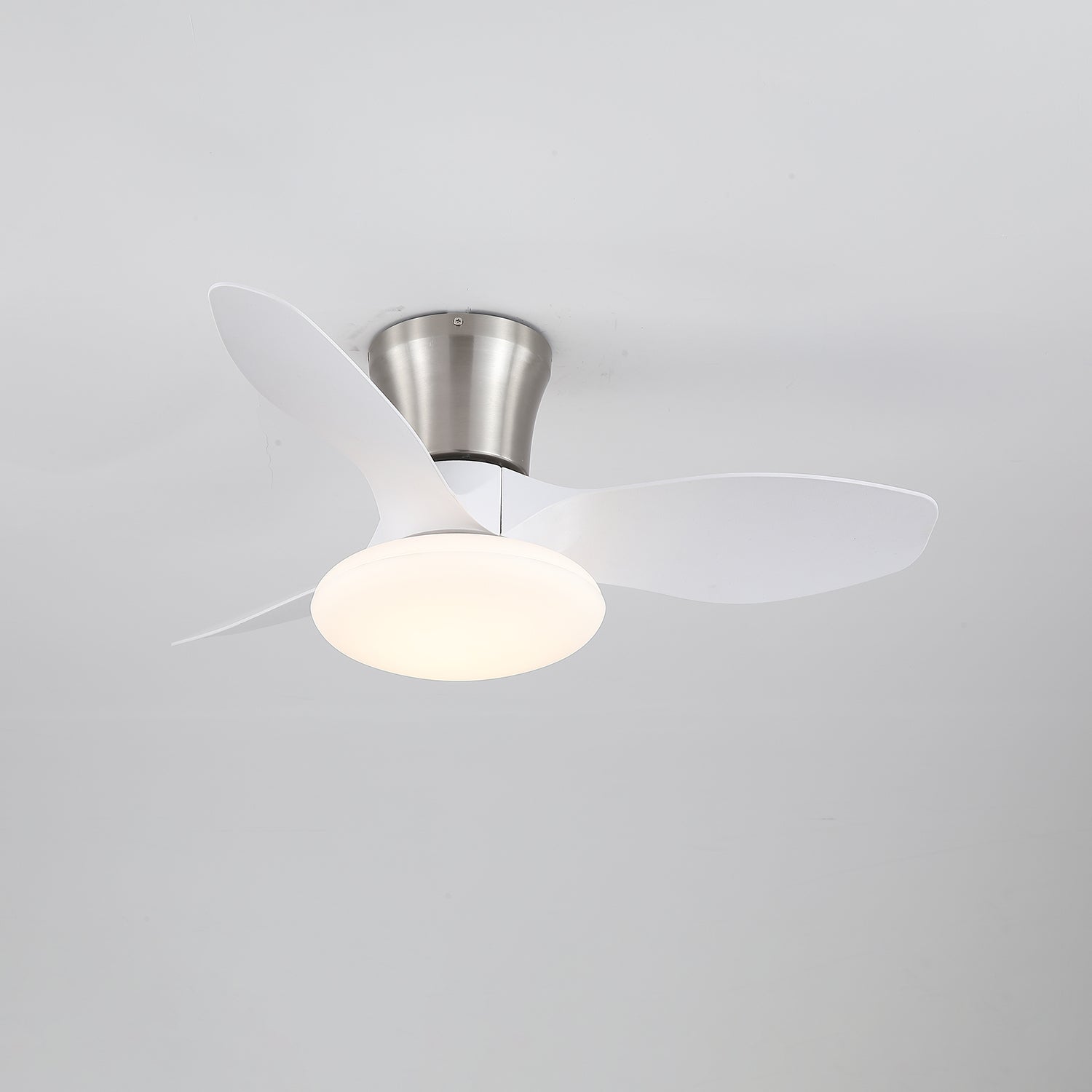 Ventilatore da Soffitto Velora Moderno in Legno con Luce, che dimostra il flusso d'aria