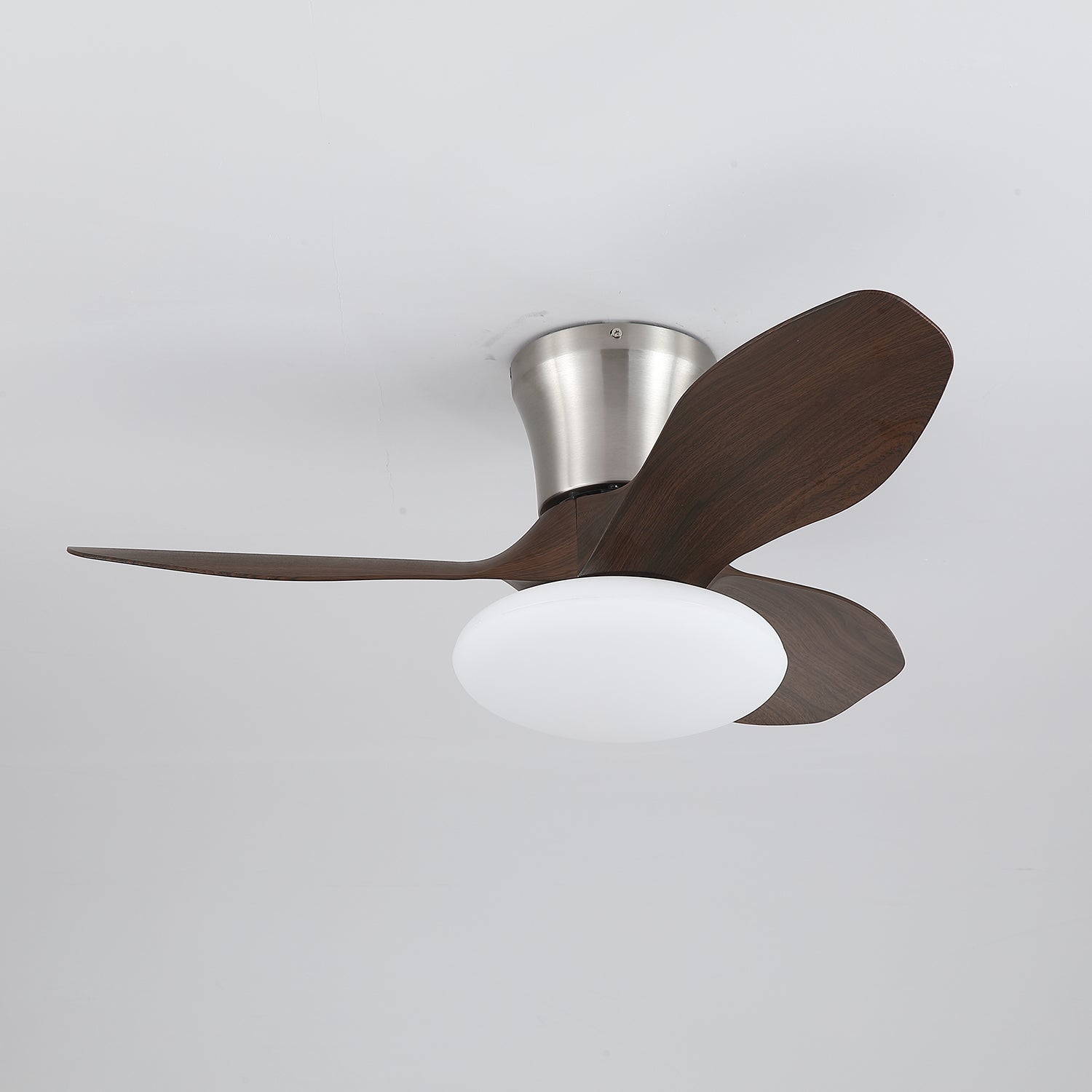 Ventilatore da Soffitto Velora Moderno in Legno con Luce, che mostra la struttura in metallo
