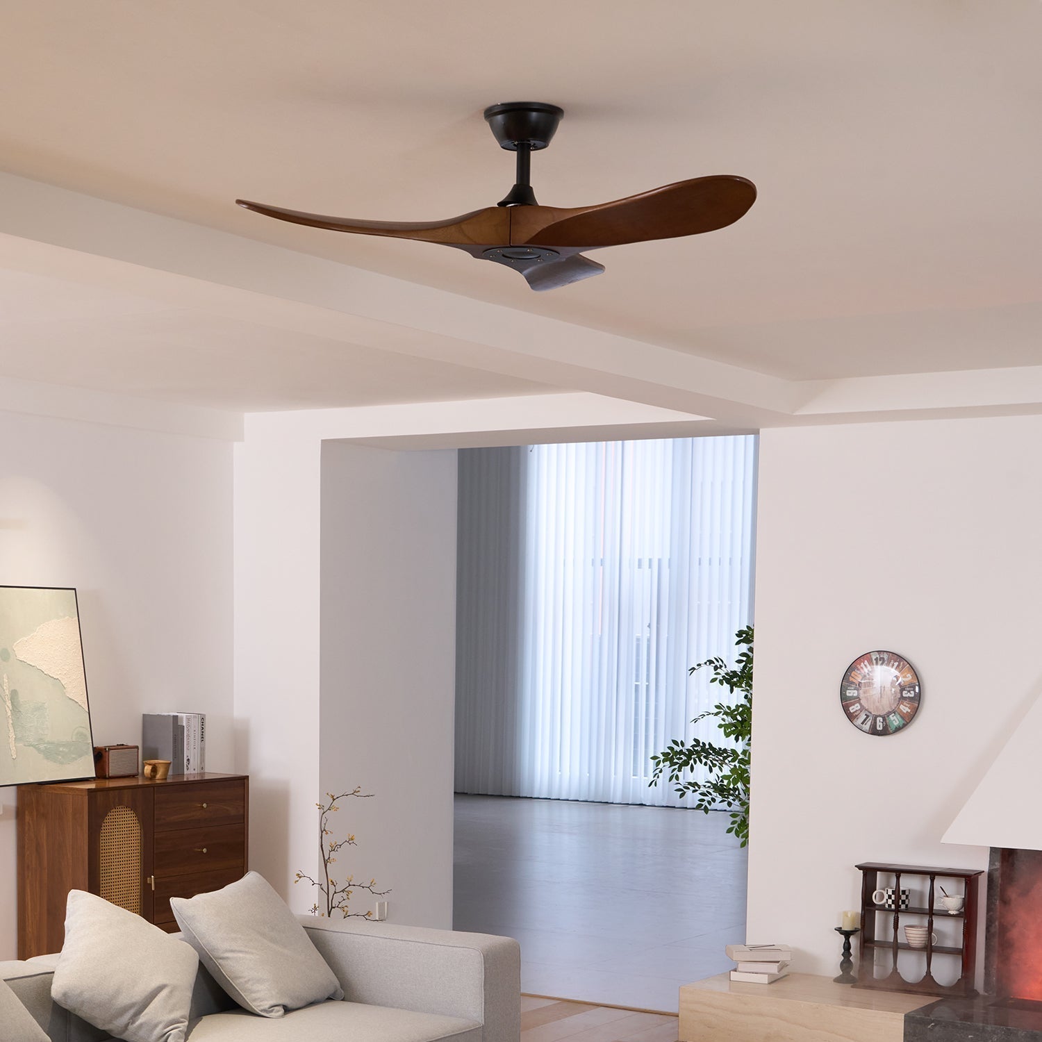 Ventilatore da soffitto Aviona in legno con finitura Grana Legno Naturale.