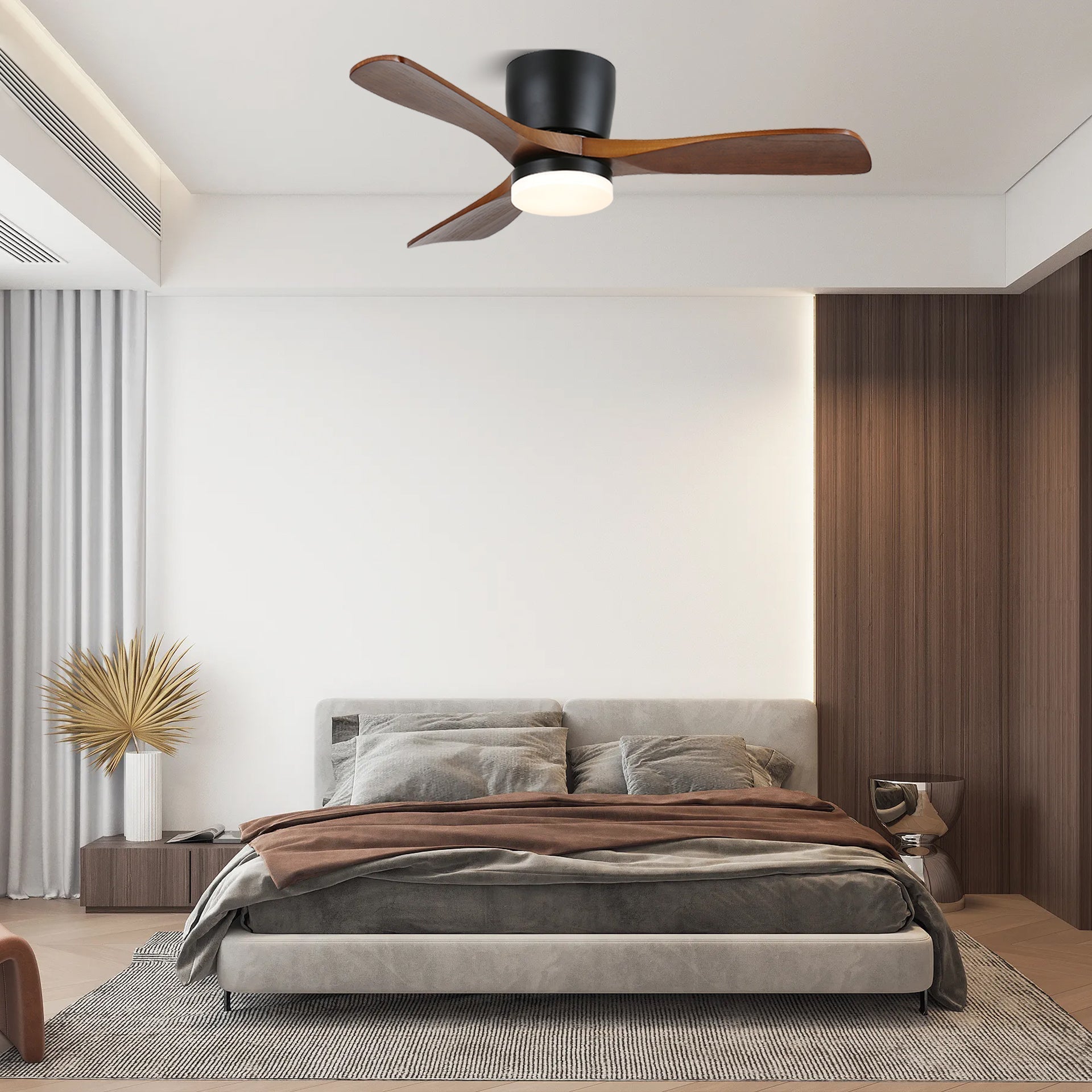 Ventilatore da soffitto Brinor che mostra le sue pale in legno