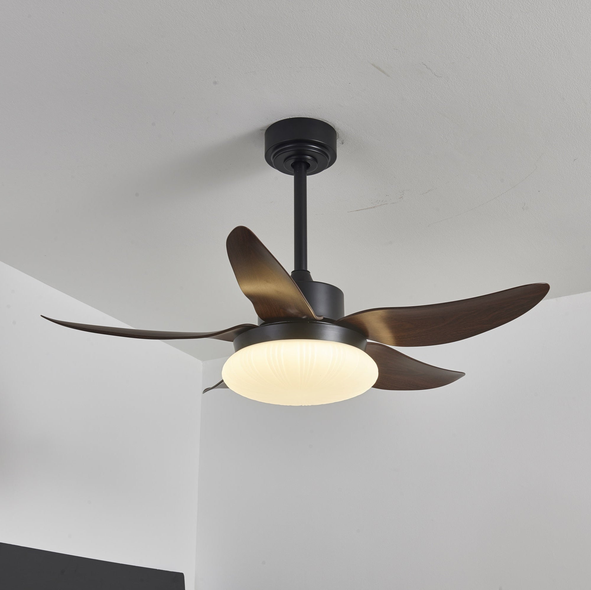 Ventilatore da soffitto Zerith con luce, dettaglio del motore in rame puro