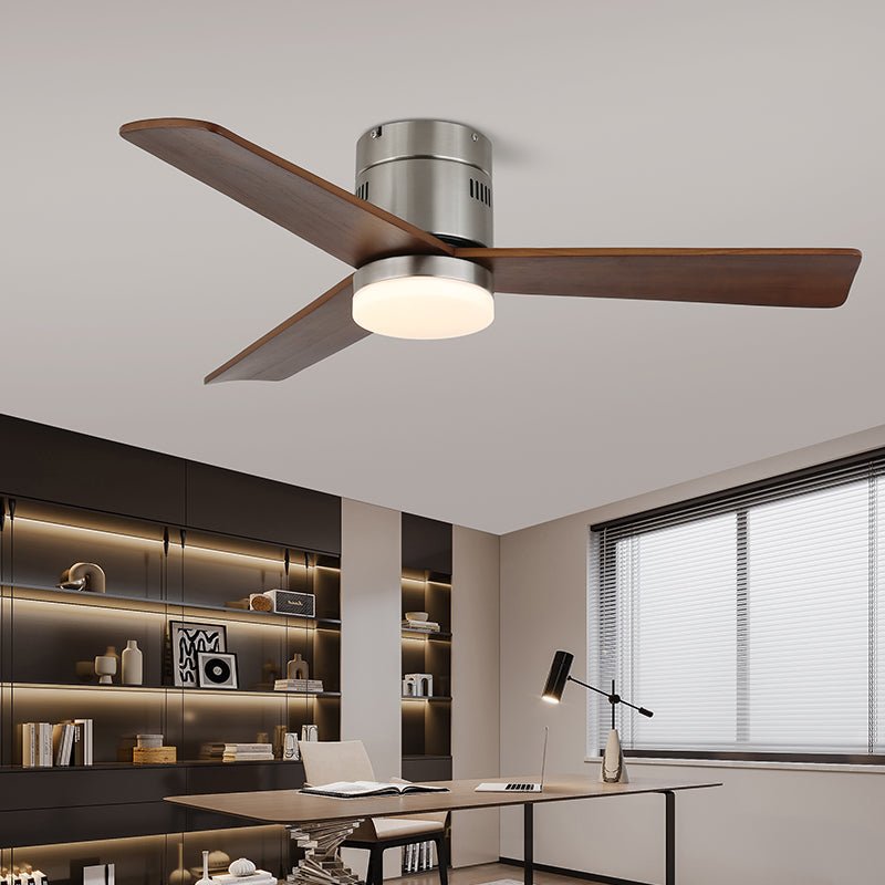 Vista ravvicinata delle pale in legno del Ventilatore da Soffitto con Luce Eris Minimalista in Legno
