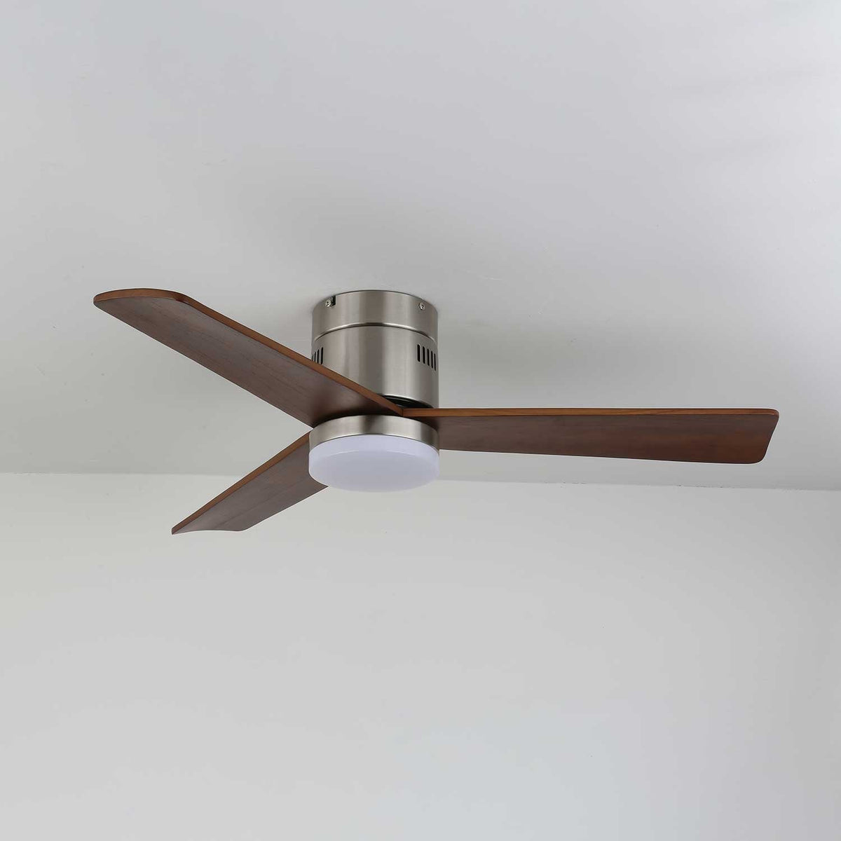 Schema che mostra l'installazione cablata per il Ventilatore da Soffitto con Luce Eris