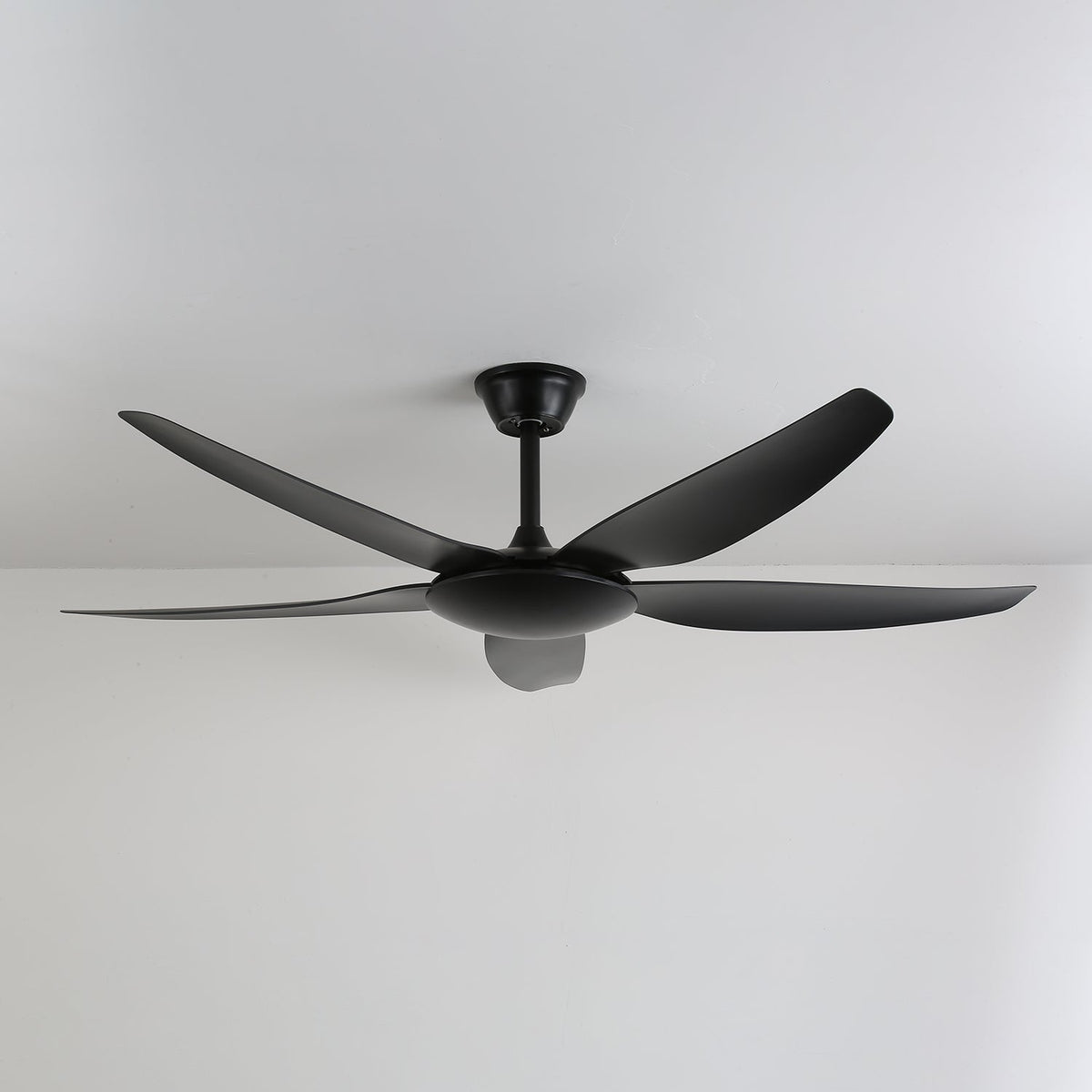 Ventilatore da soffitto Onyxa con pale in movimento