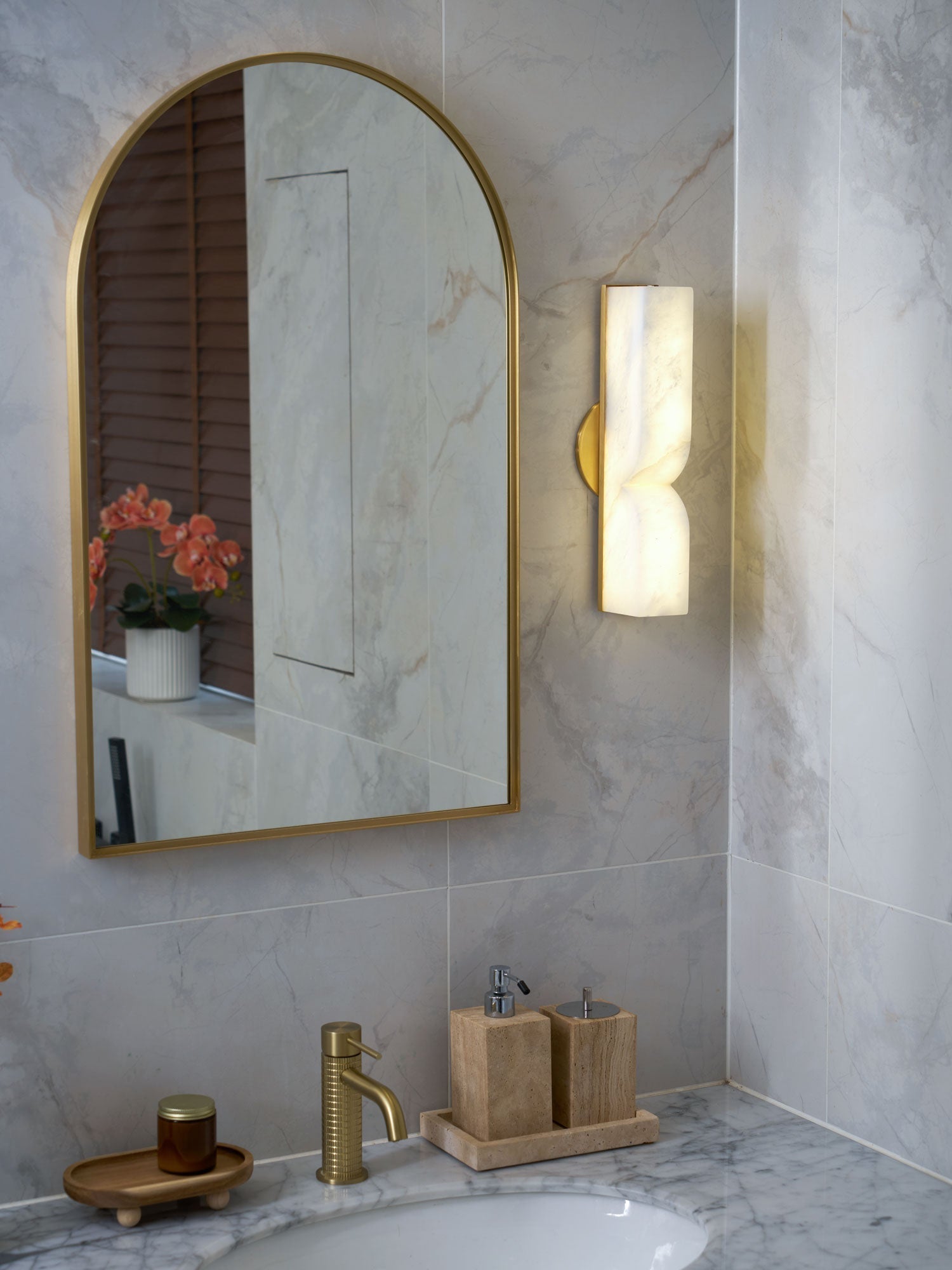 Lunaris Alabaster Rectangular Wall Lamp - Neutralighting