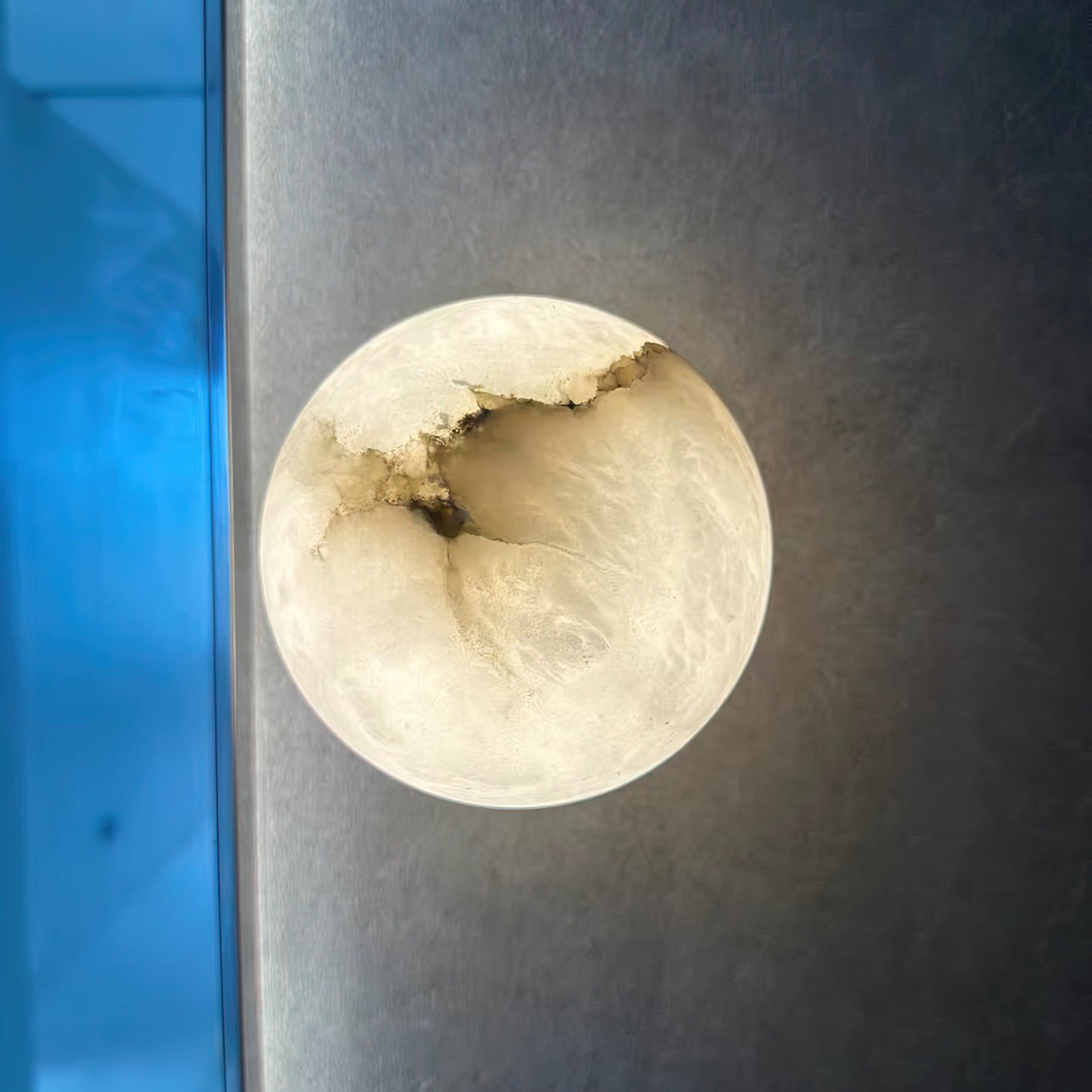 Vevinir Alabaster Globe Wall Light - Neutralighting