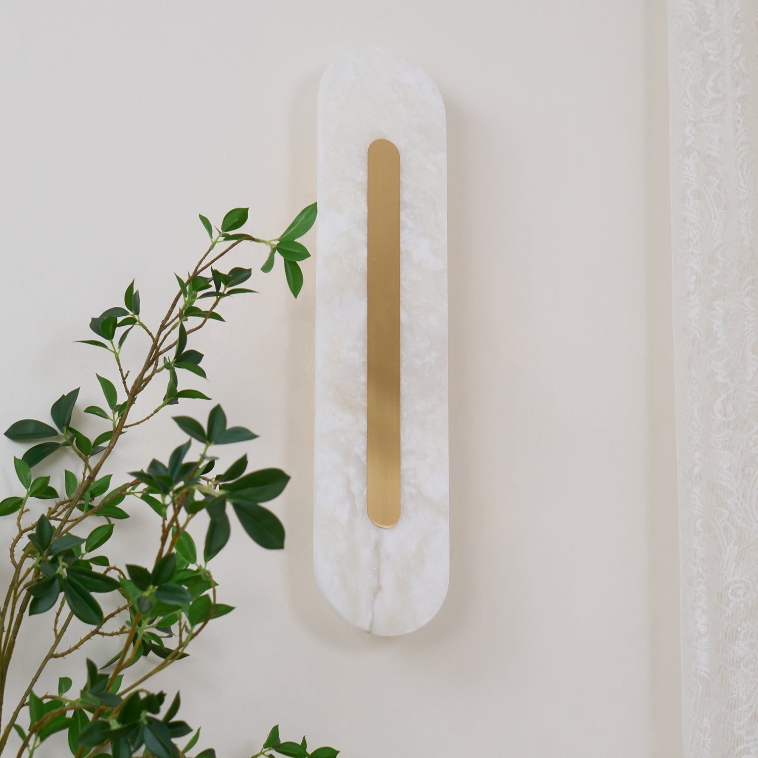 Kristy Lampada da Parete Lineare in Ottone e Alabastro
