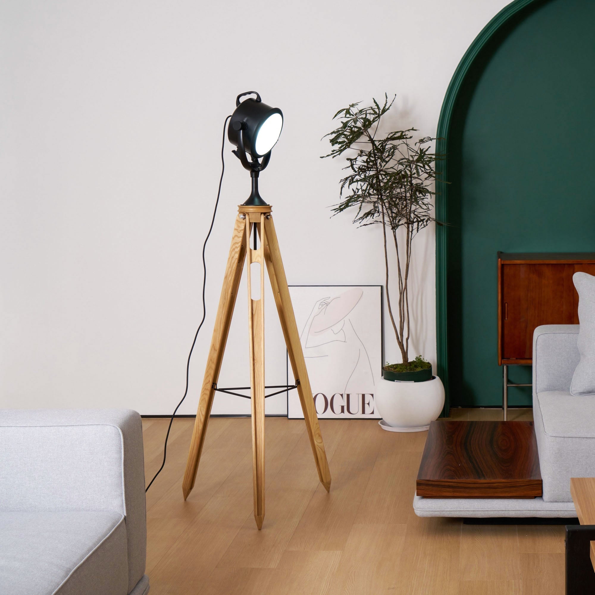 Alfred Tripod Floor Lamp - Lamp Copper