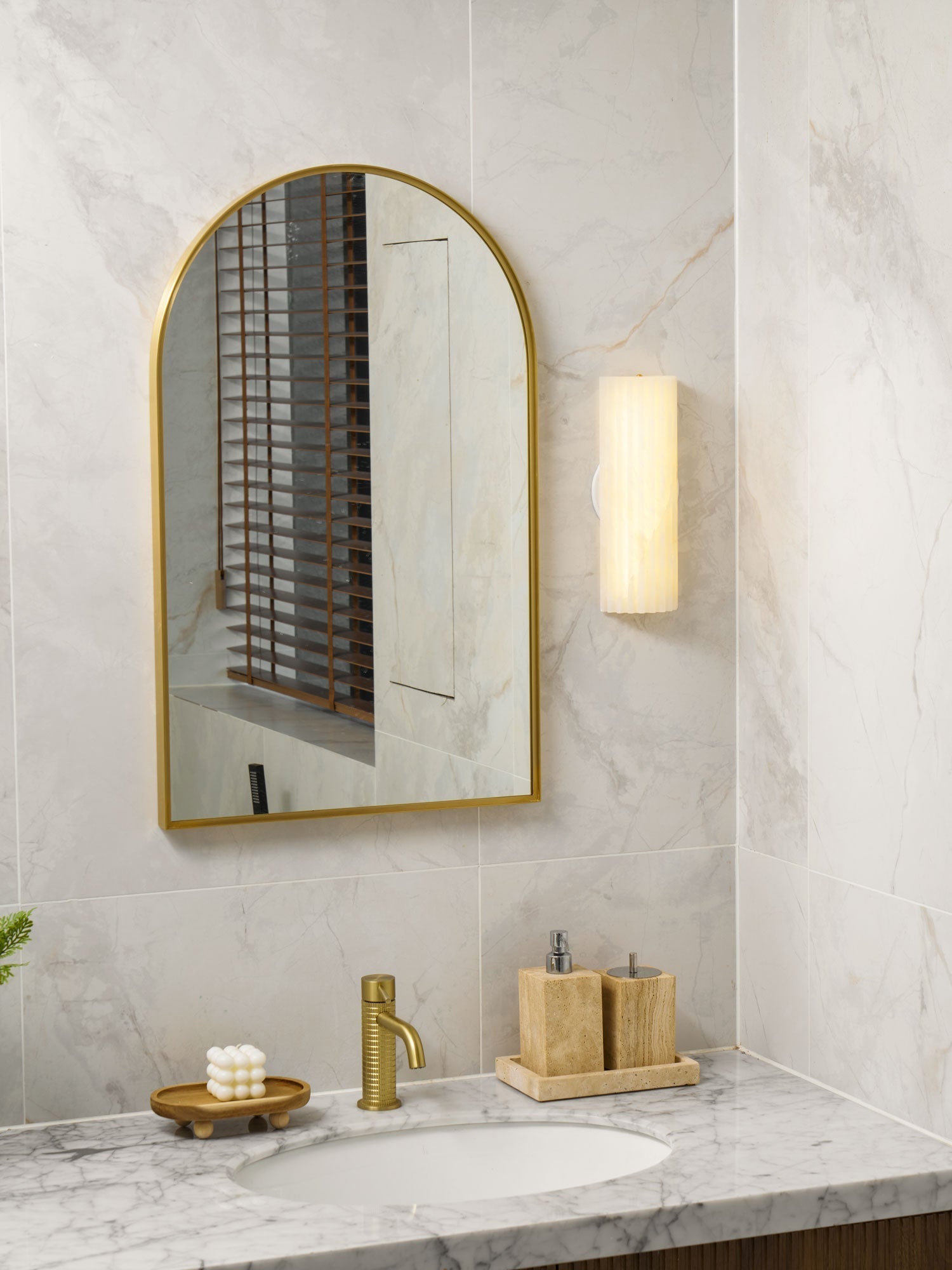 Orcarion Alabaster Wall Lamp - Neutralighting