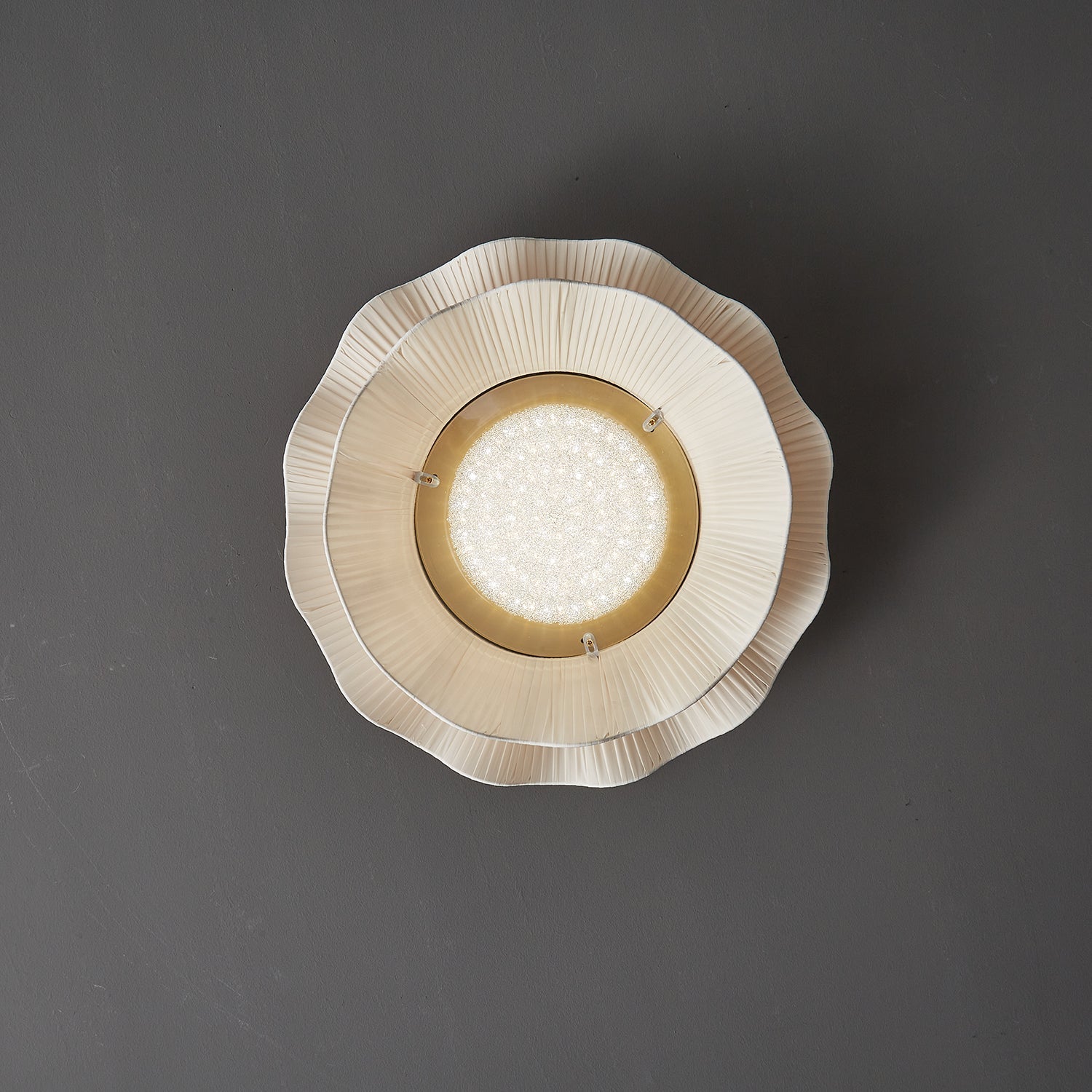 Ritta Lampada da Soffitto in Tessuto Ondulato con Finitura in Ottone