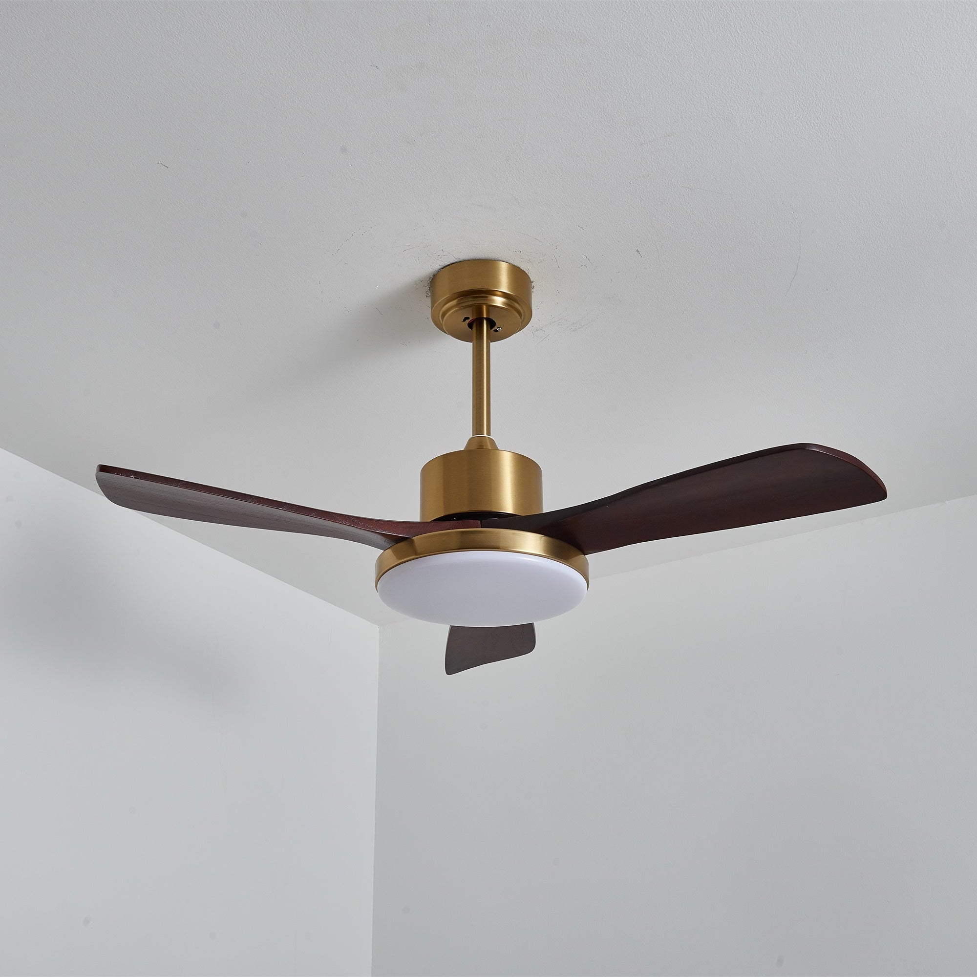 Ventilatore da soffitto moderno Xen in legno con luce