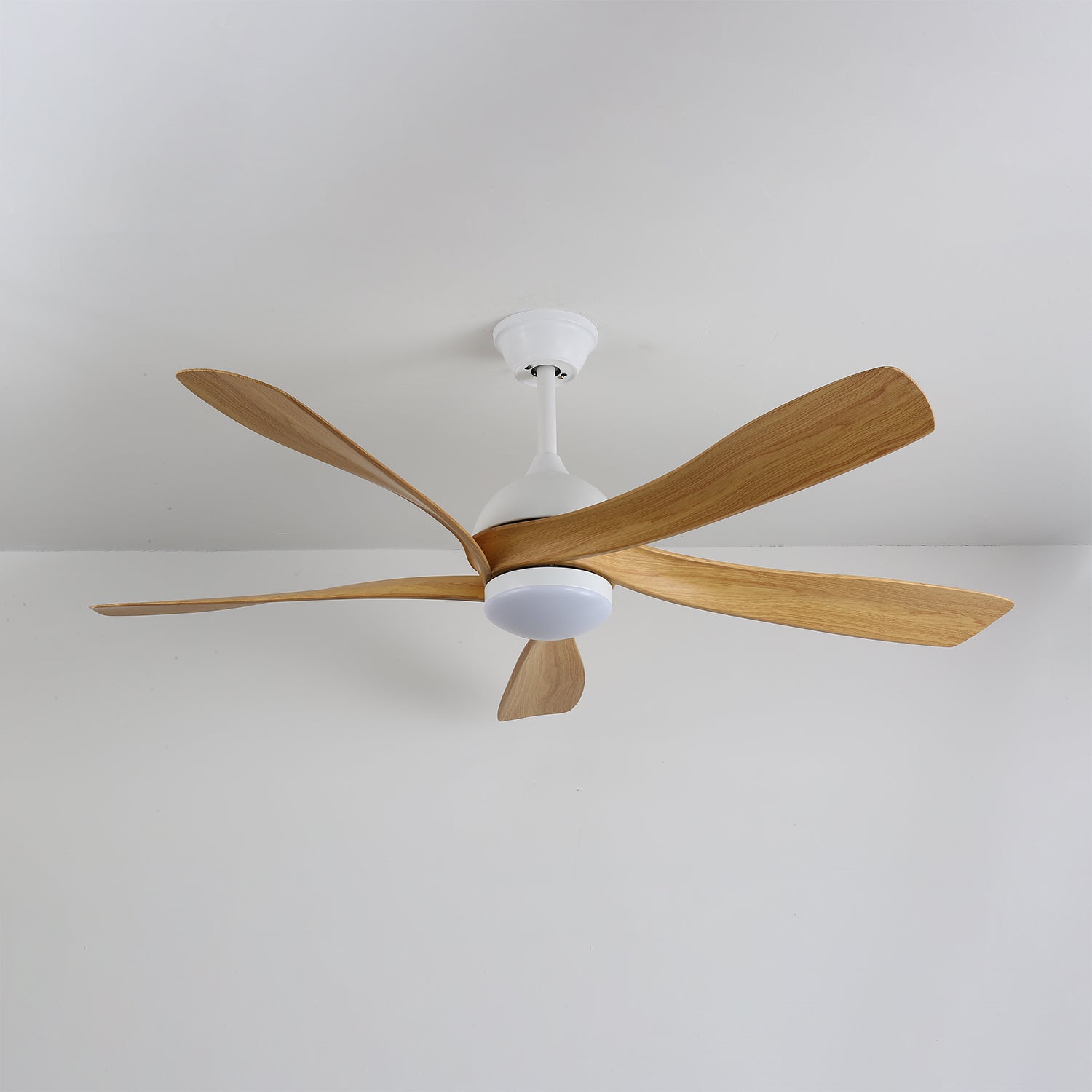 Ventilatore da soffitto moderno Sylven in legno con luce