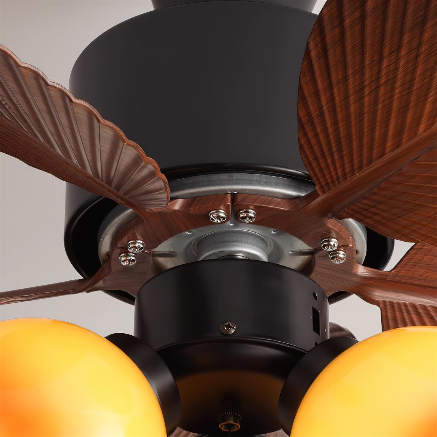 Ventilatore Nerina con illuminazione LED, che evidenzia il paralume in vetro