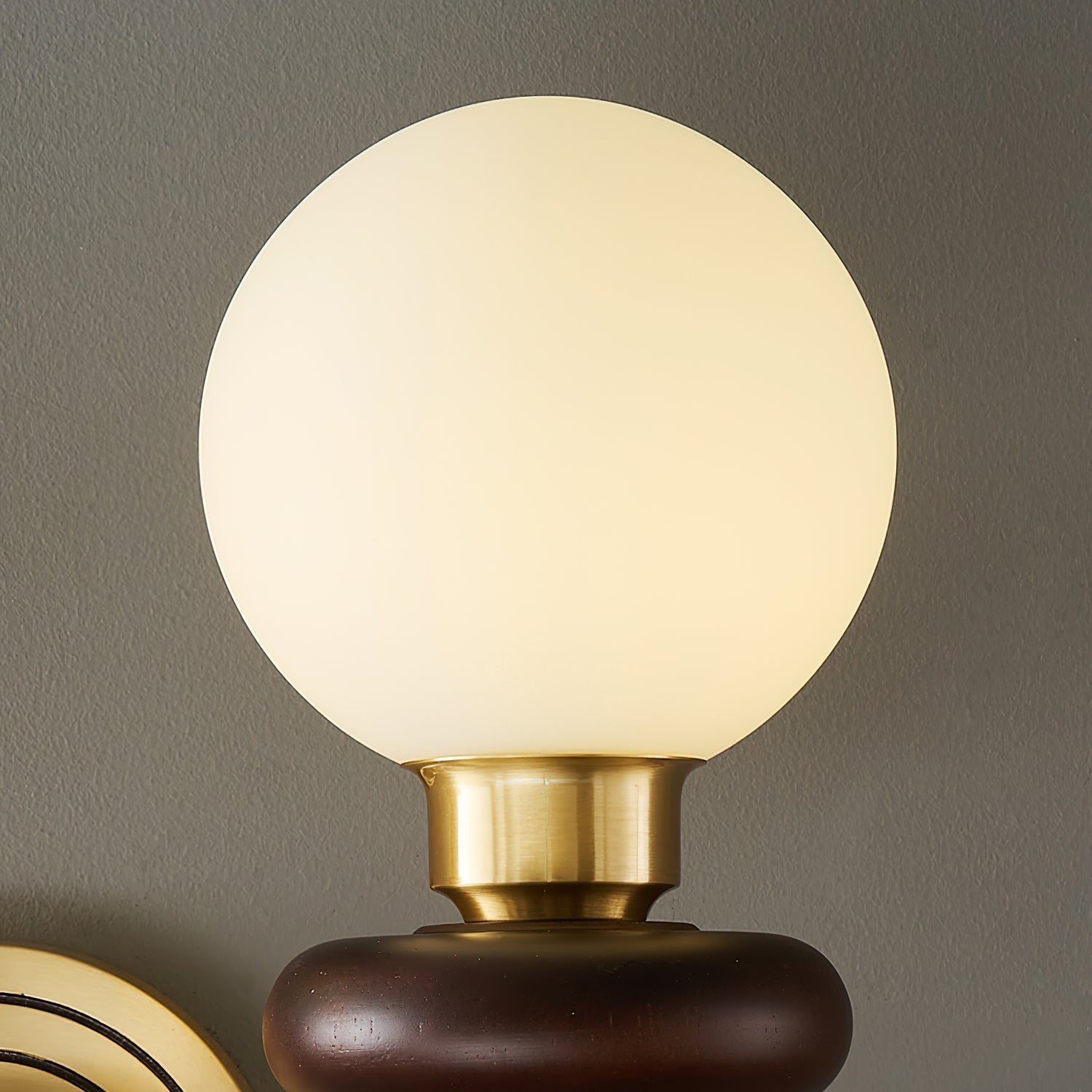 Bellevue Wall Lamp - Blowlighting