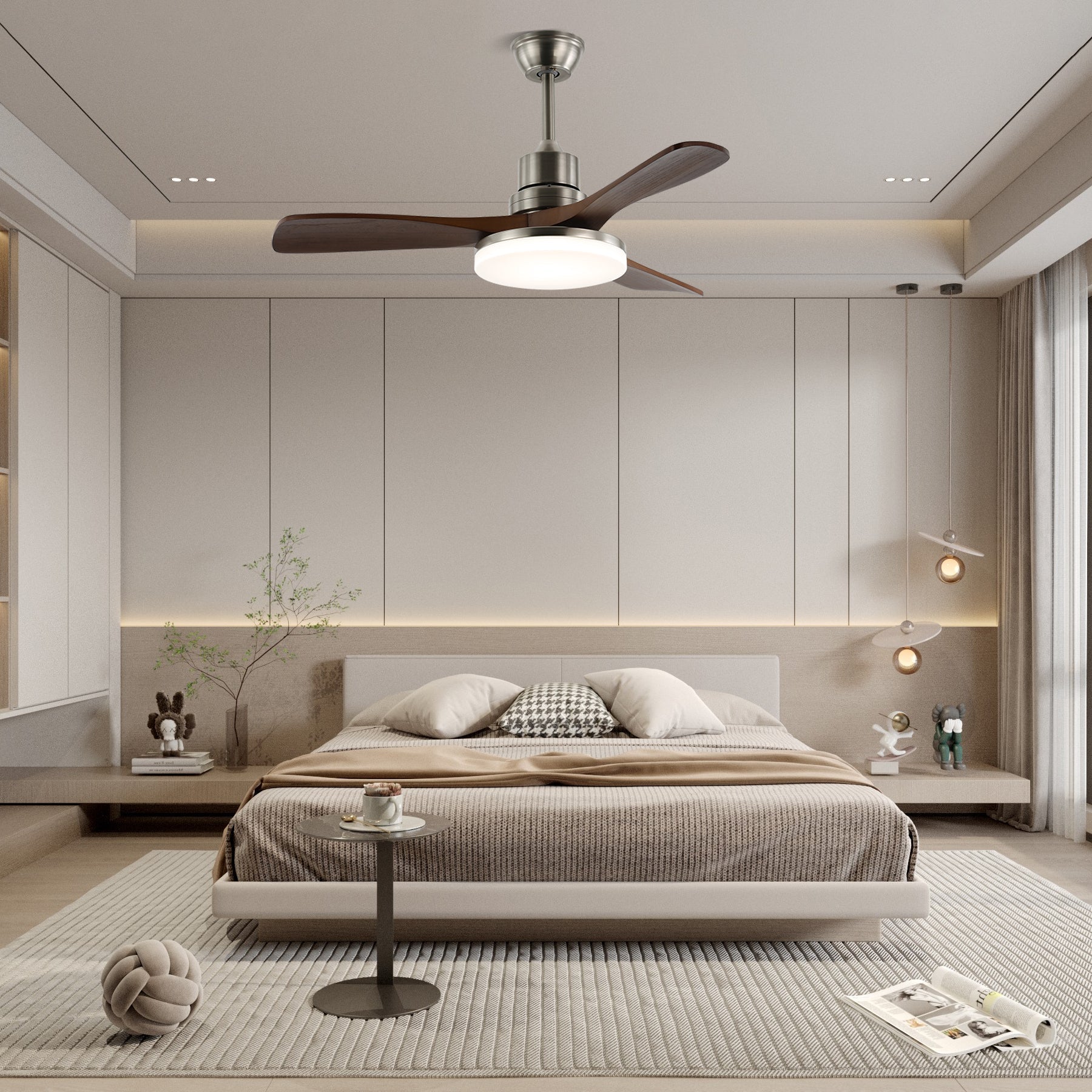 Vista dettagliata della struttura in metallo e del diffusore in acrilico del ventilatore da soffitto Kaelen con luce