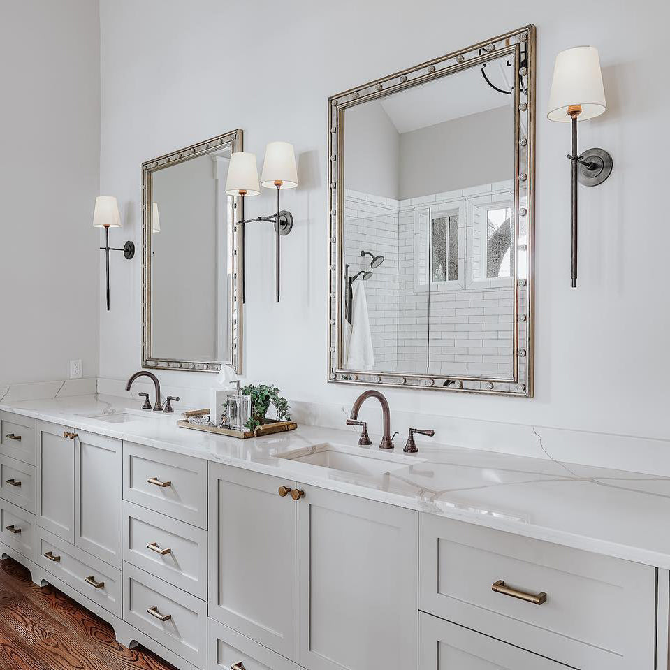 Silva Applique da Parete in Ottone con Paralume Conico Bianco