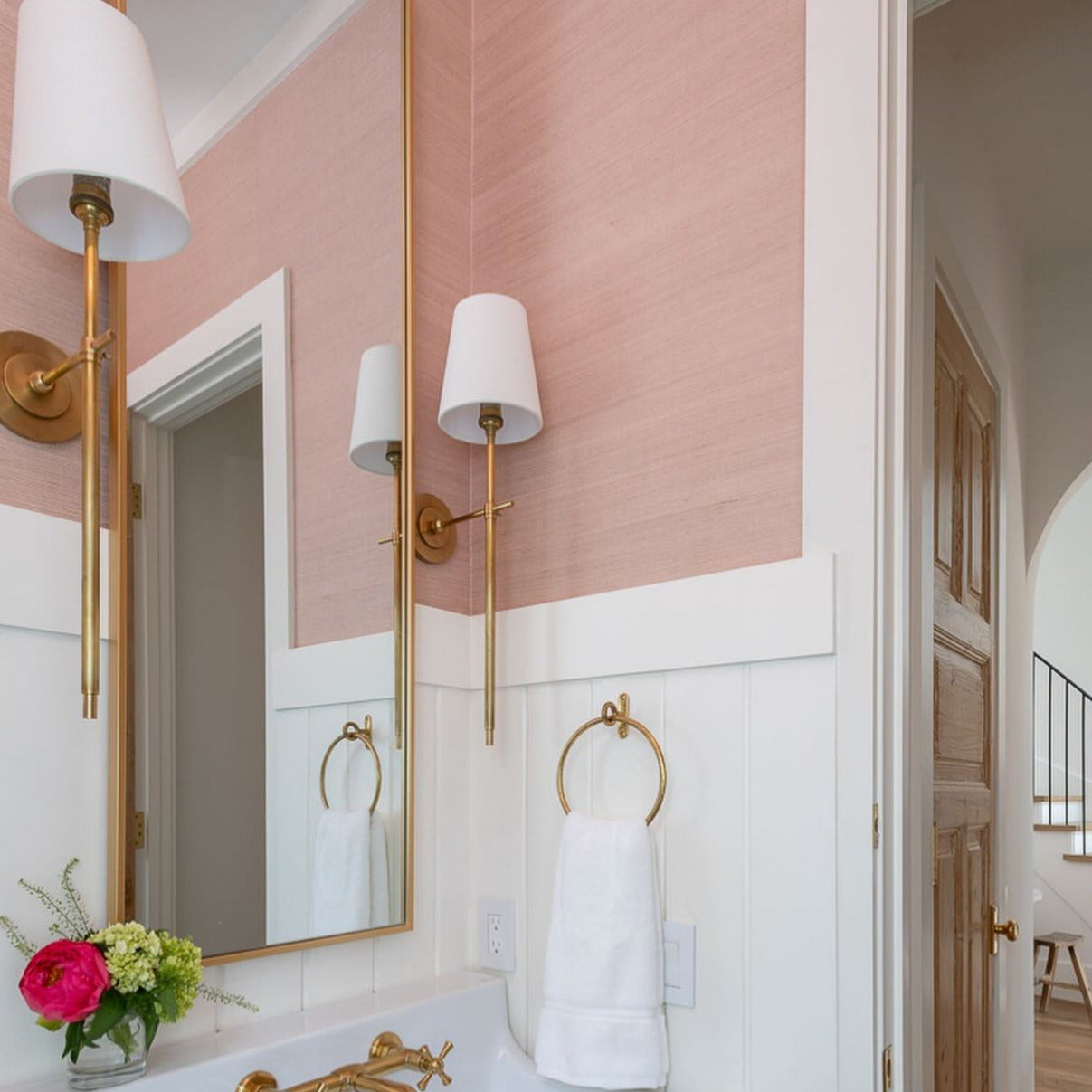 Silva Applique da Parete in Ottone con Paralume Conico Bianco