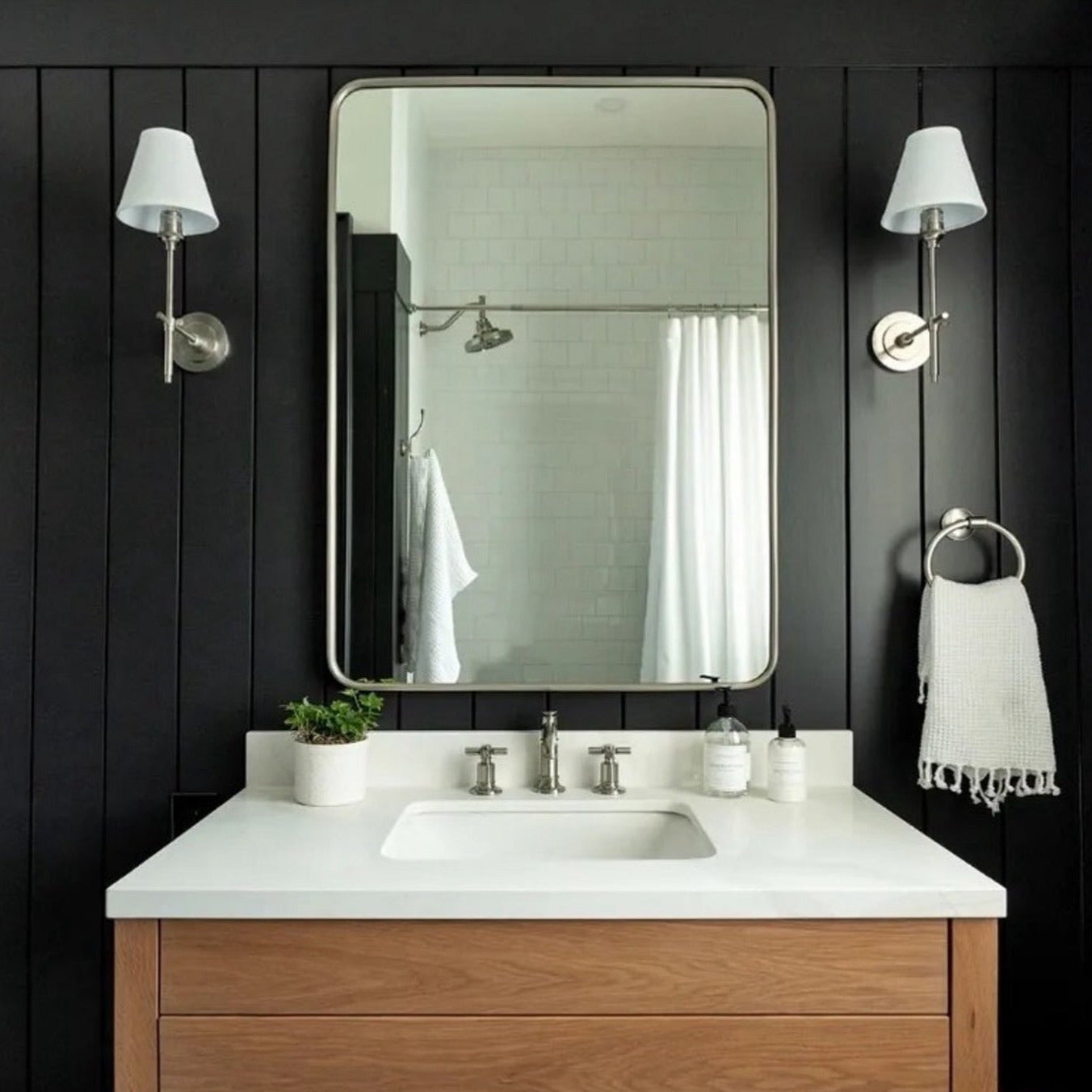Silva Applique da Parete in Ottone con Paralume Conico Bianco