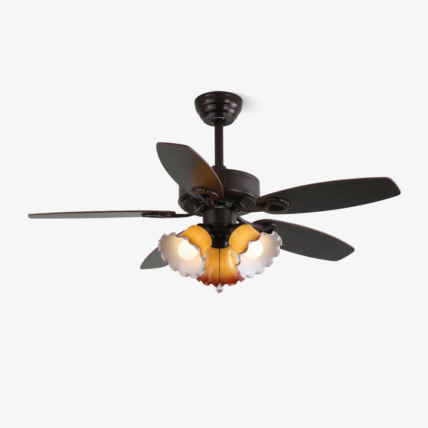 Ventilatore da soffitto Calviera vintage in legno e vetro in un soggiorno moderno