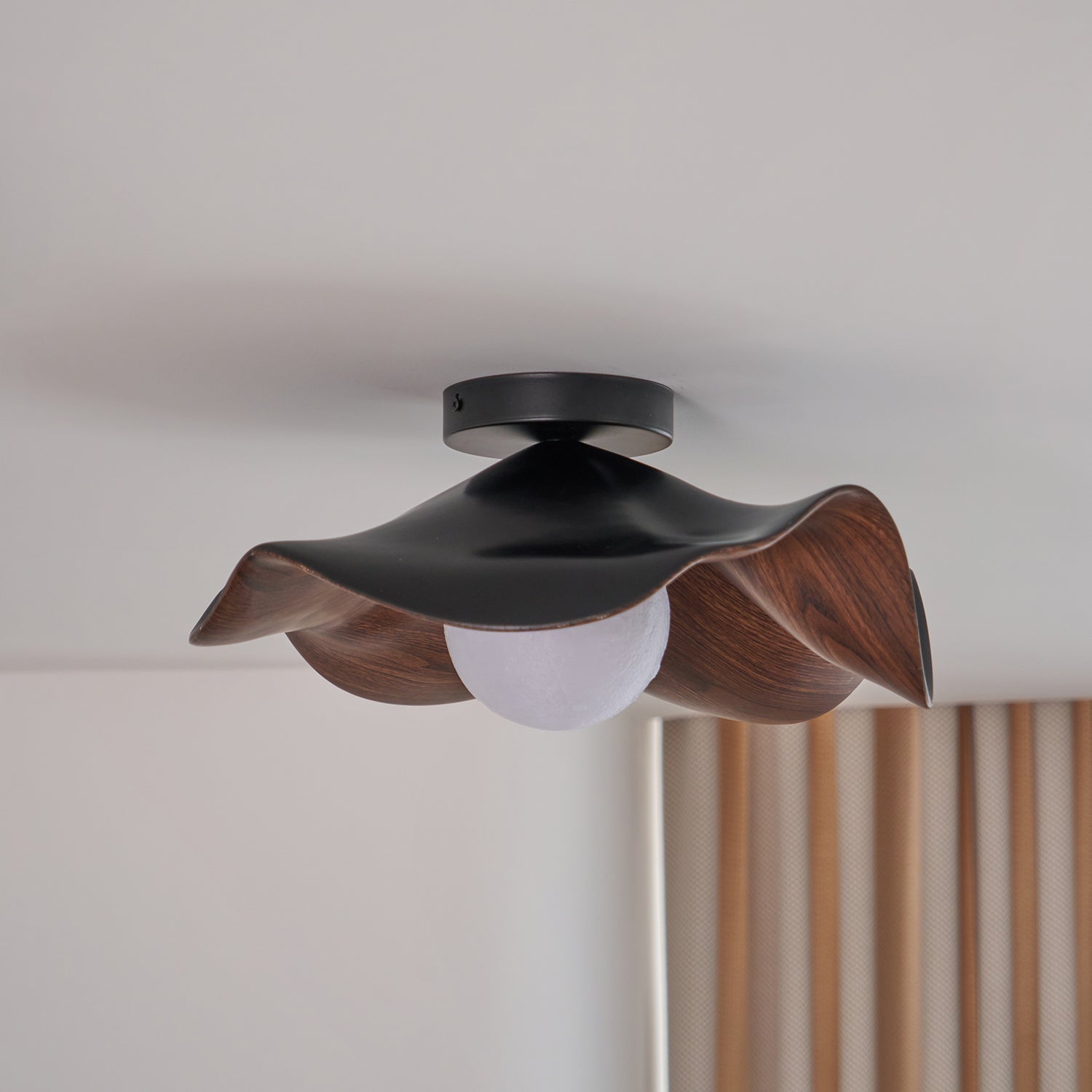 Muto Lampada da Soffitto in Legno Nero e Bianco