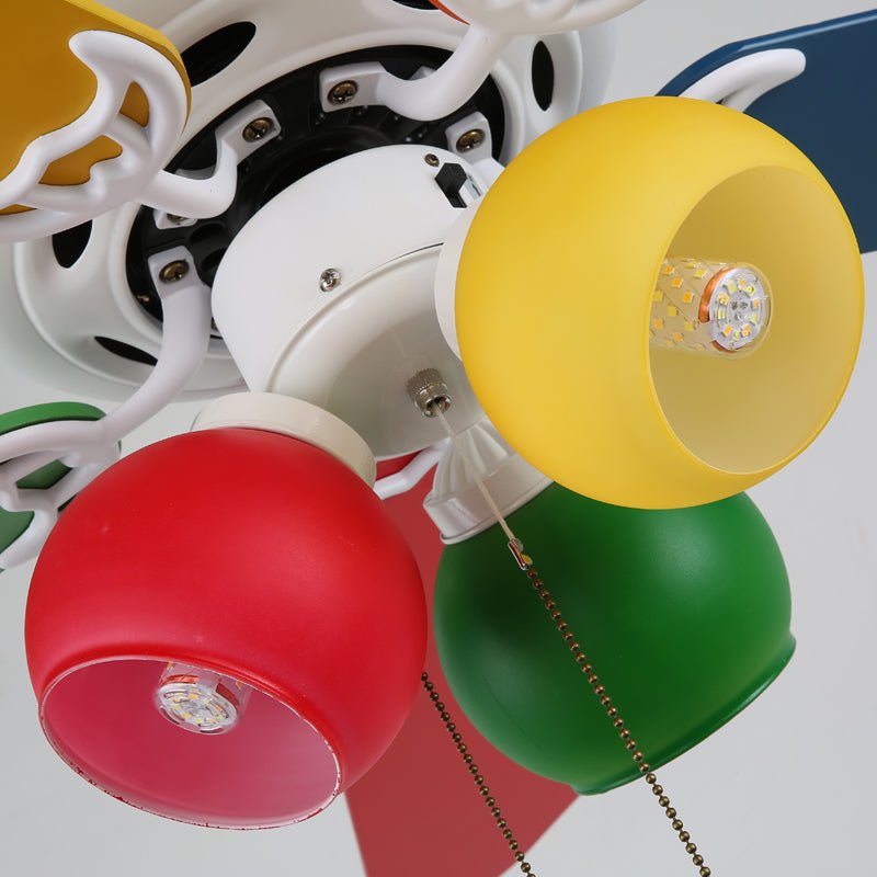 Ventilatore da Soffitto Giocoso Carlo con Luce in finitura blu.