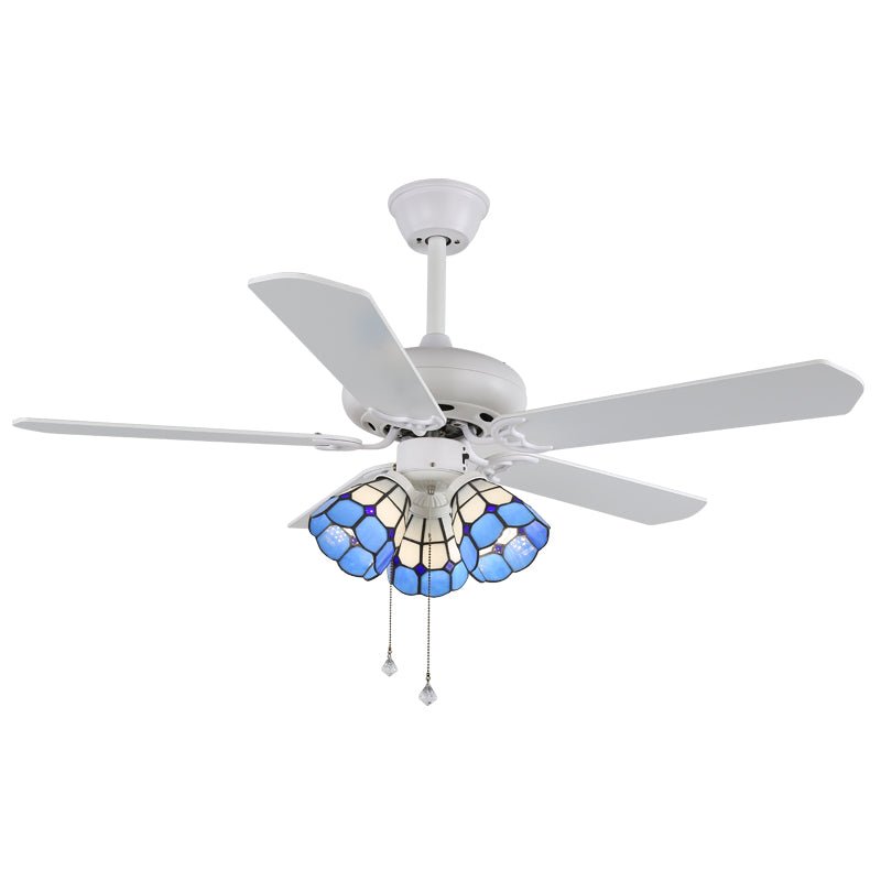 Ventilatore da Soffitto Giocoso Carlo con Luce che mostra la sua struttura in metallo.
