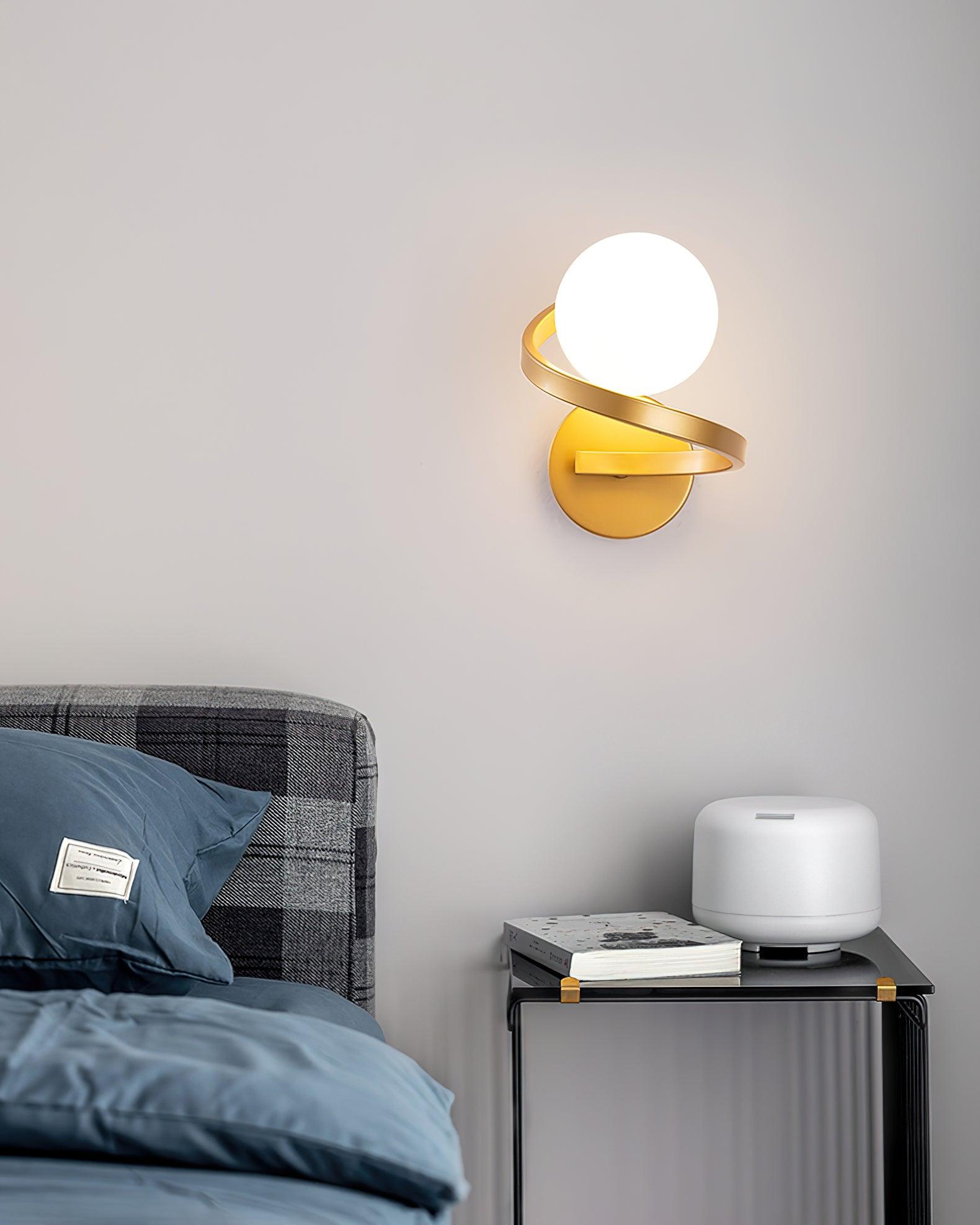 Curved Brass Wall Lamp - Blowlighting