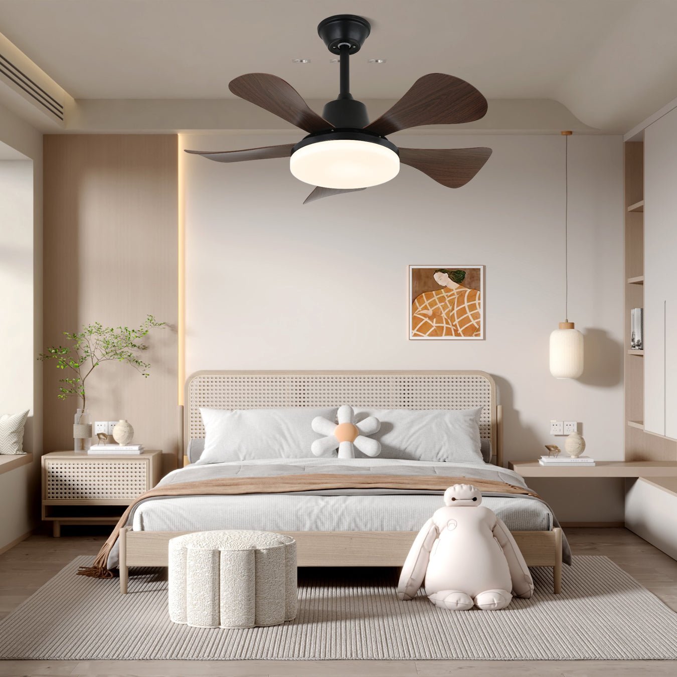 Dettaglio della finitura in legno di noce sulle pale del ventilatore da soffitto Aveline