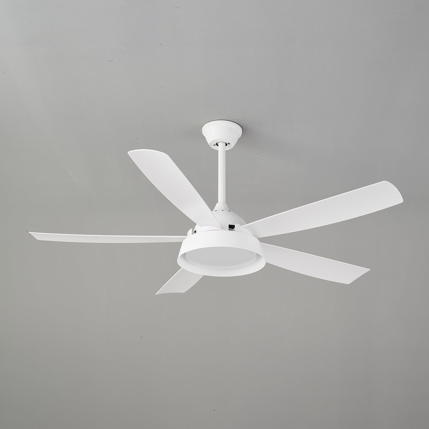 Ventilatore da soffitto Orvino con luce effetto legno, vista dal basso