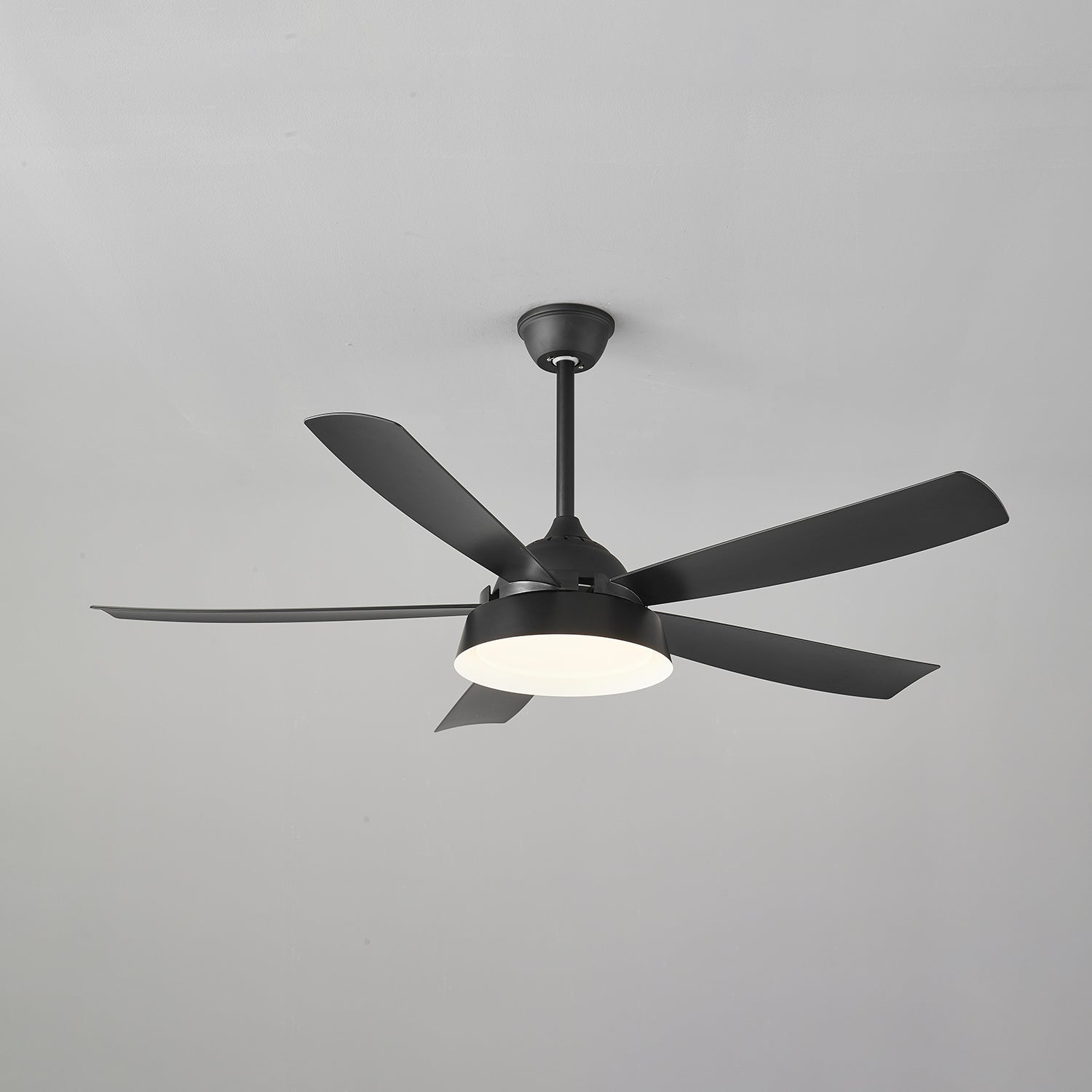 Ventilatore da soffitto Orvino con luce effetto legno, opzione di colore differente