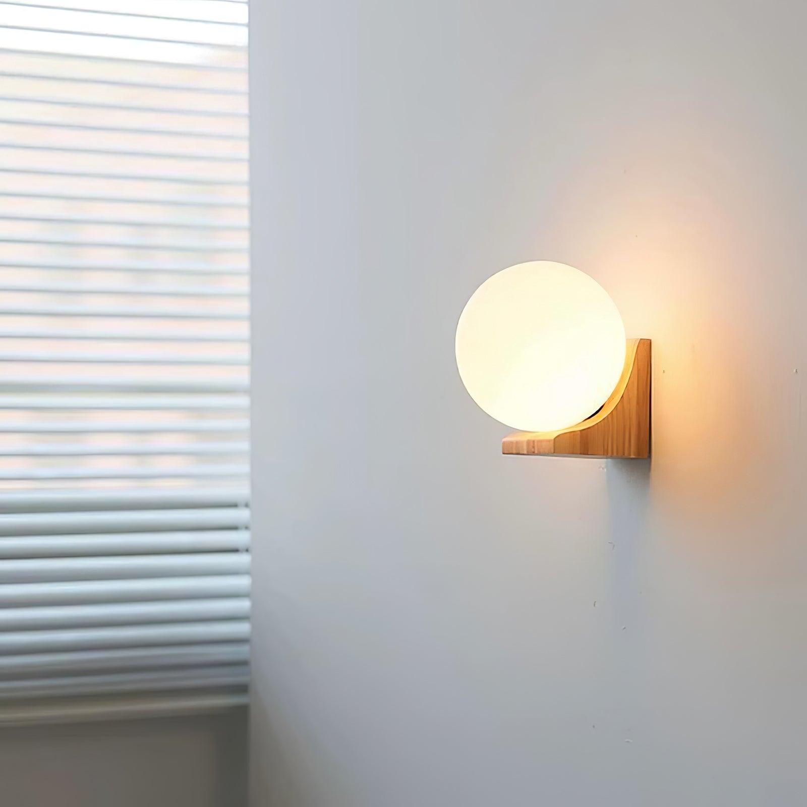 Evelyn Orb Wall Lamp - Blowlighting