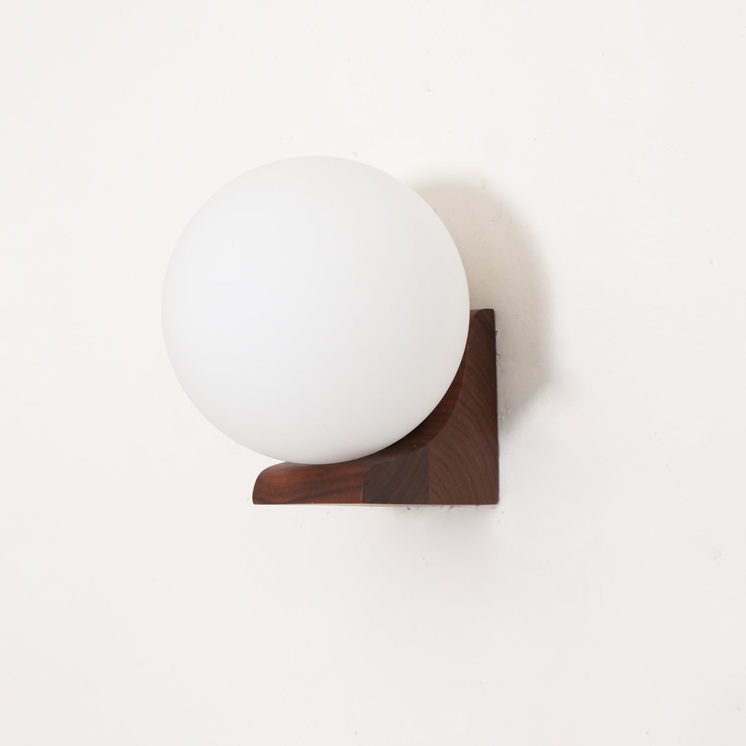 Evelyn Orb Wall Lamp - Blowlighting