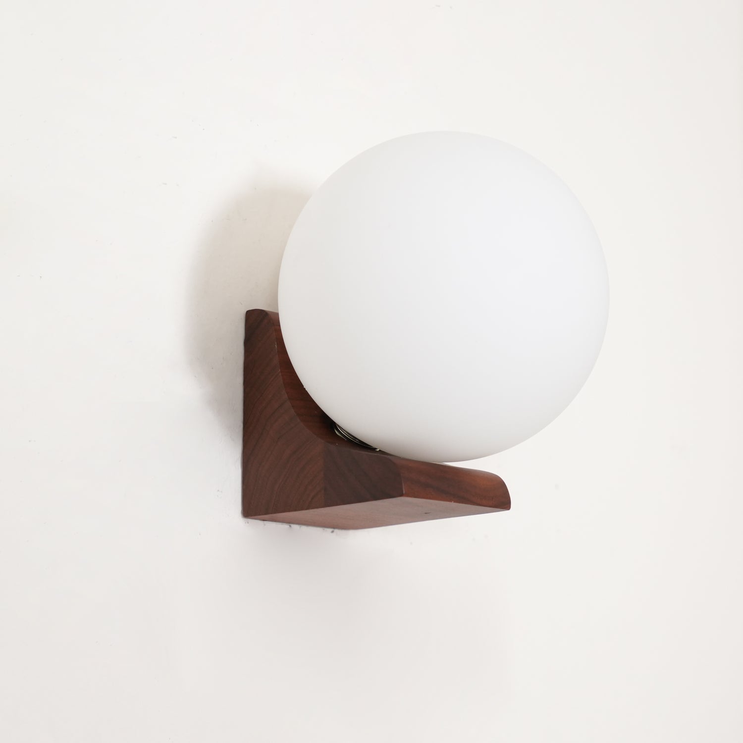 Evelyn Orb Wall Lamp - Blowlighting