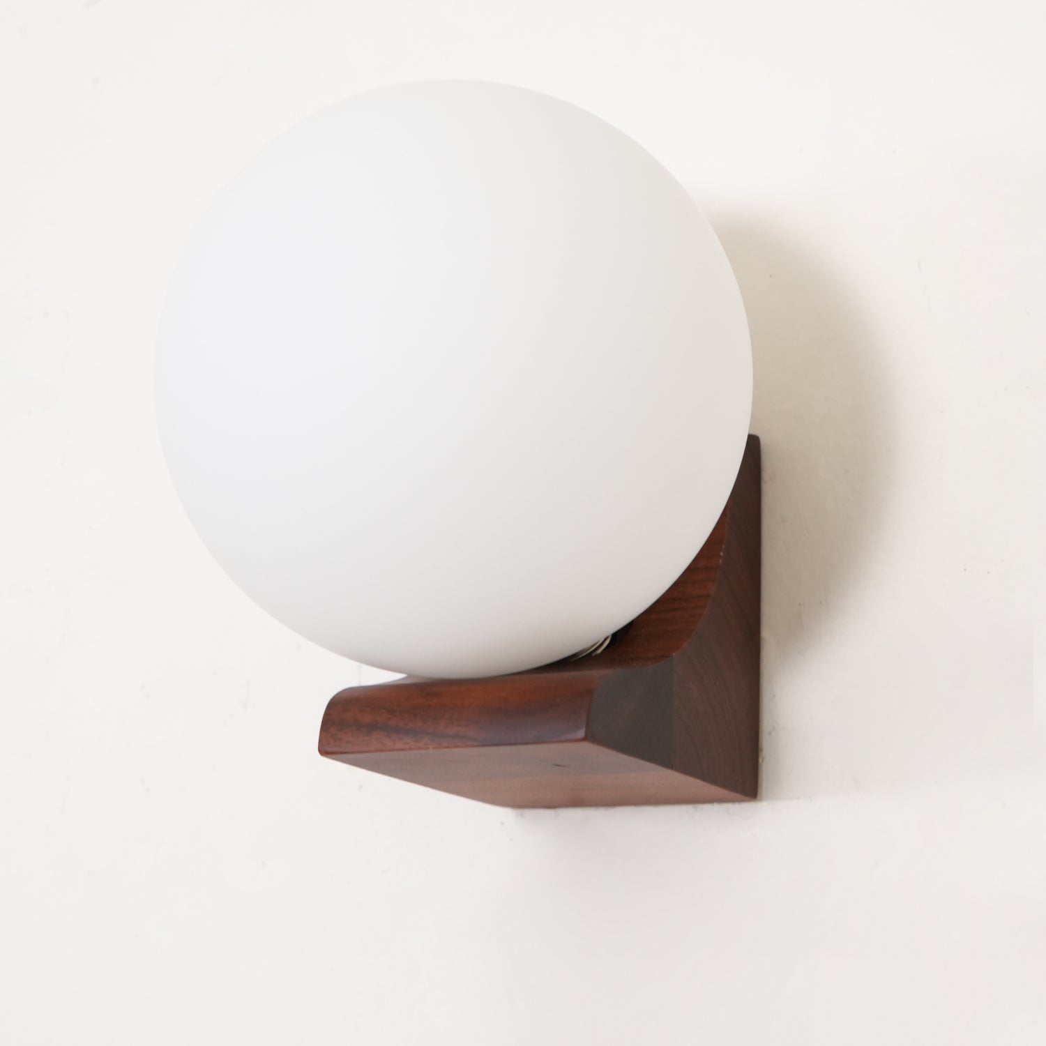 Evelyn Orb Wall Lamp - Blowlighting