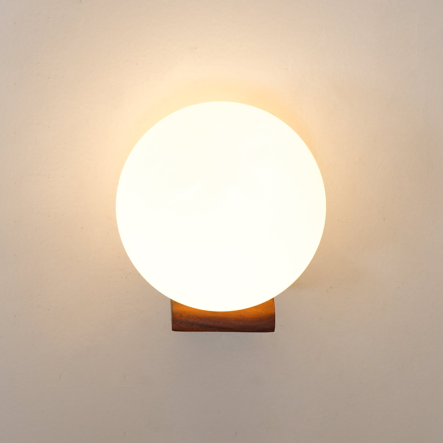 Evelyn Orb Wall Lamp - Blowlighting