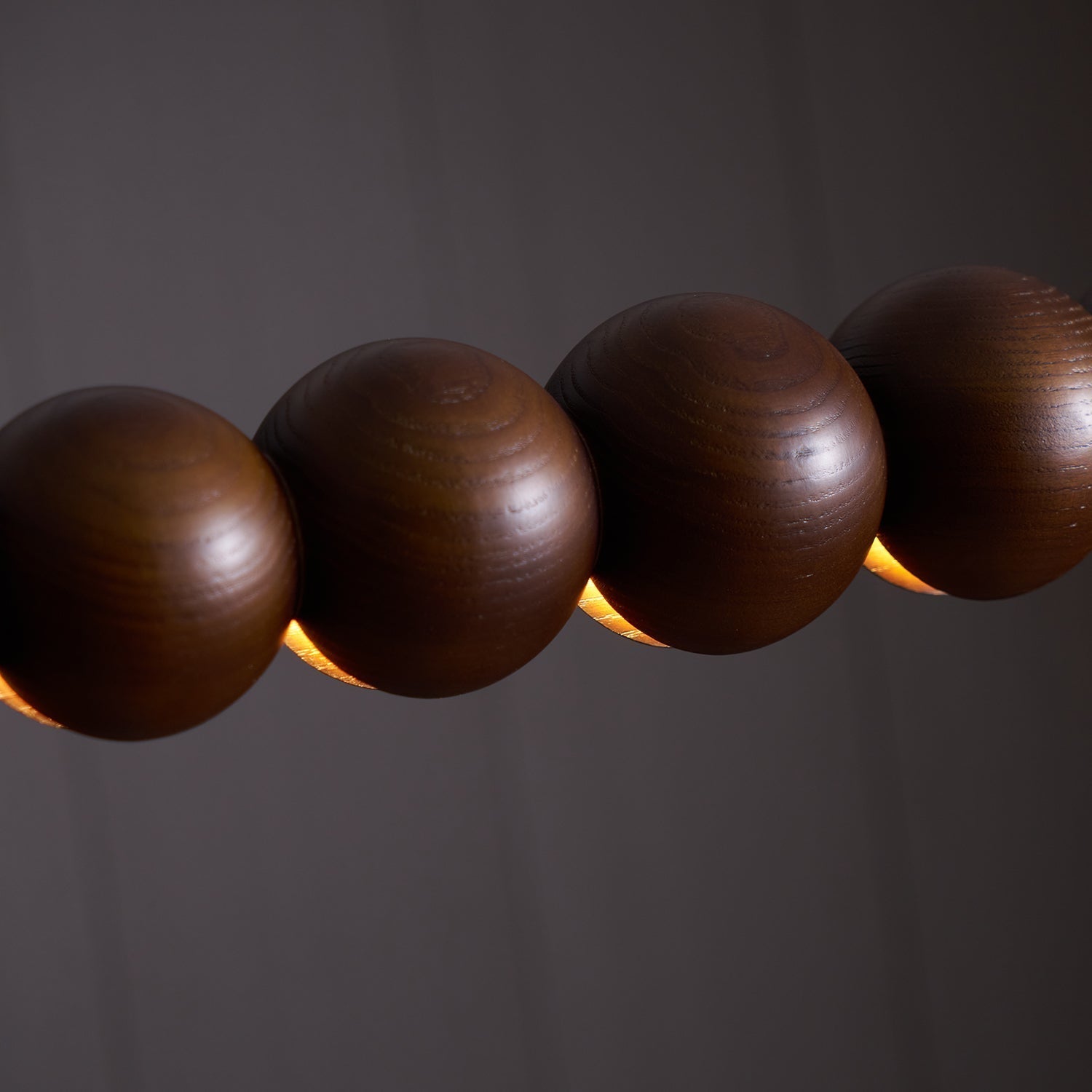 Muto Lampadario in Legno con Perle
