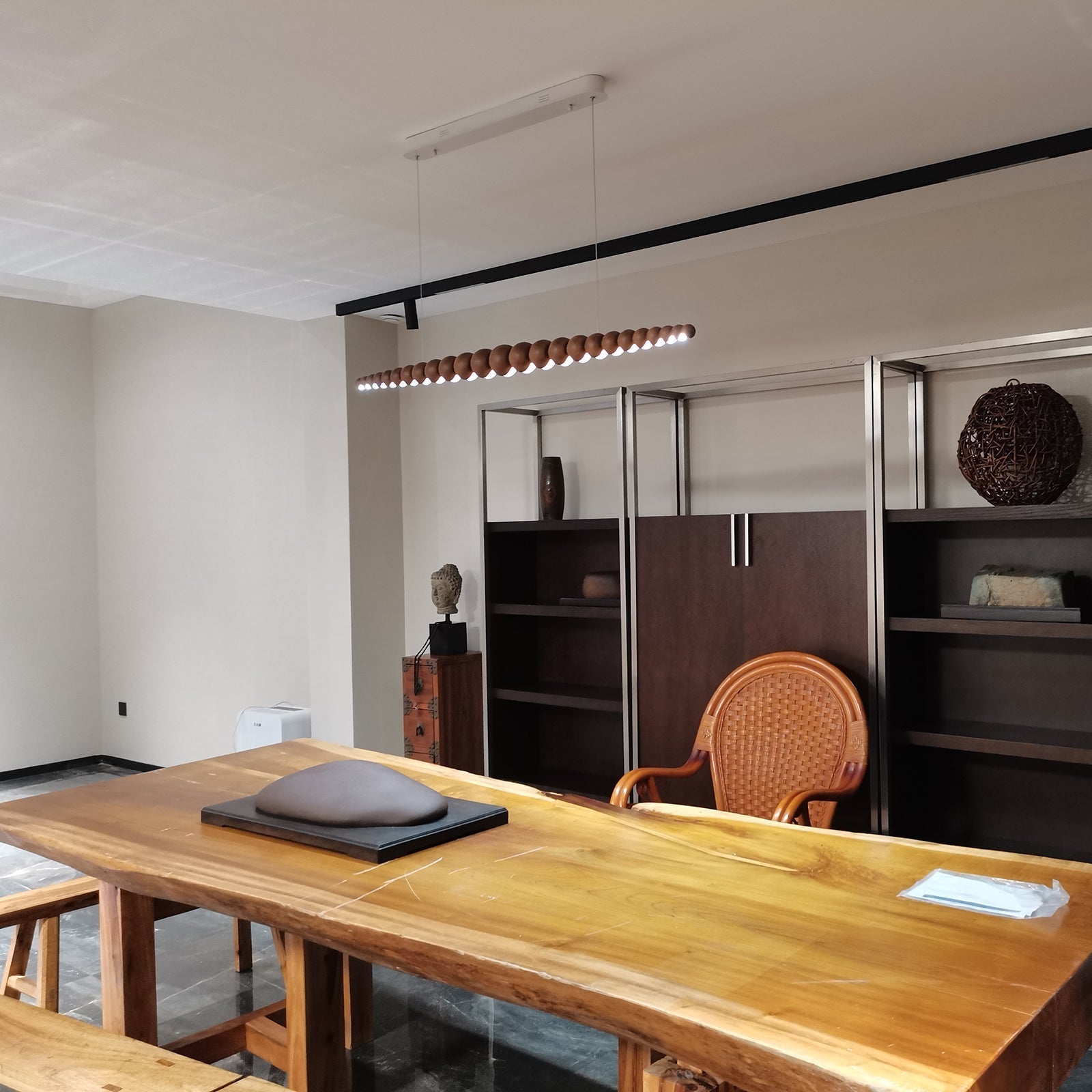 Muto Lampadario in Legno con Perle