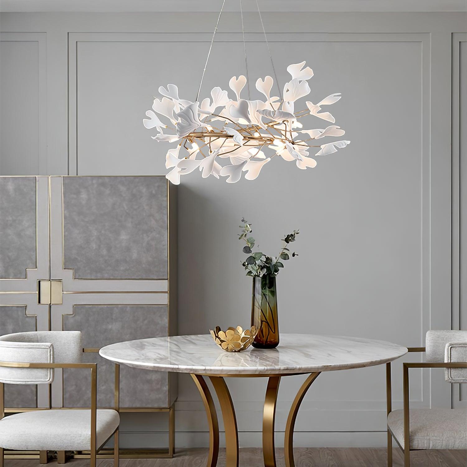 Olivia Lampadario moderno a LED dorato GinkLuxe, metallo e ceramica