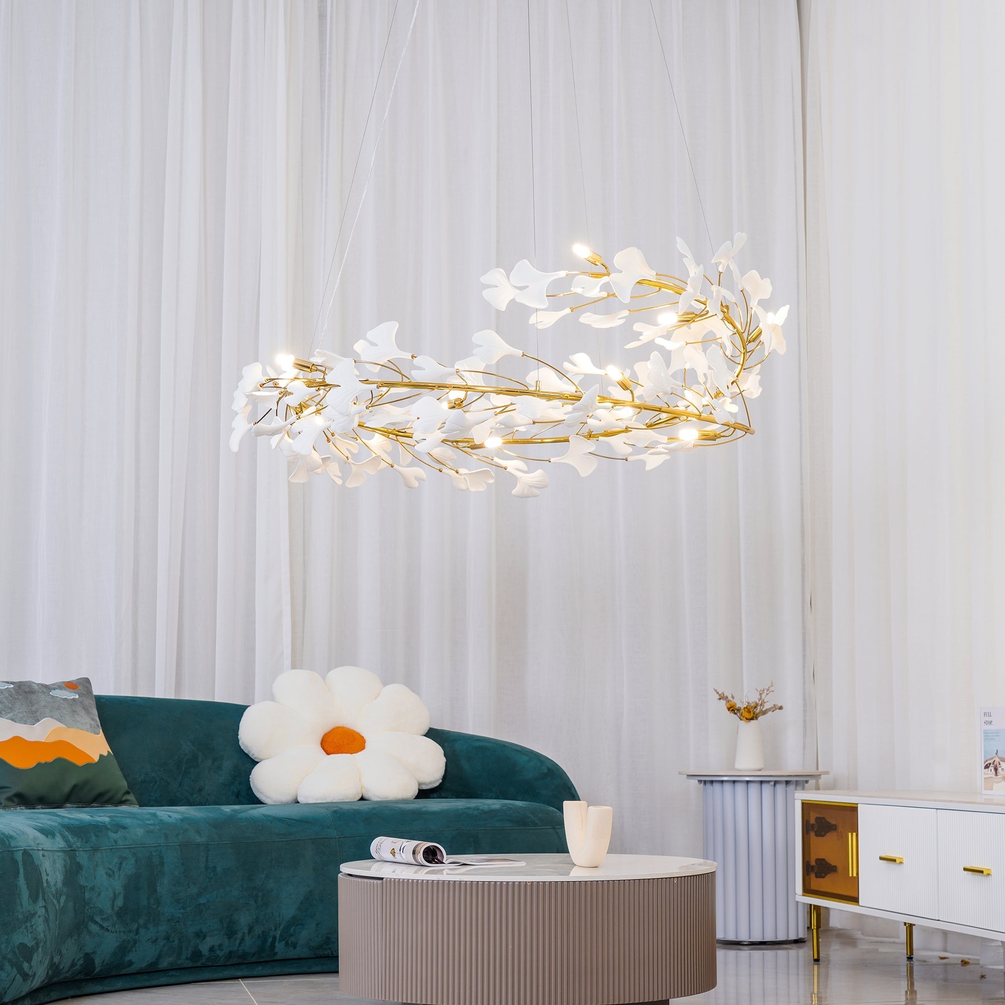 Olivia Lampadario moderno a LED dorato GinkLuxe, metallo e ceramica